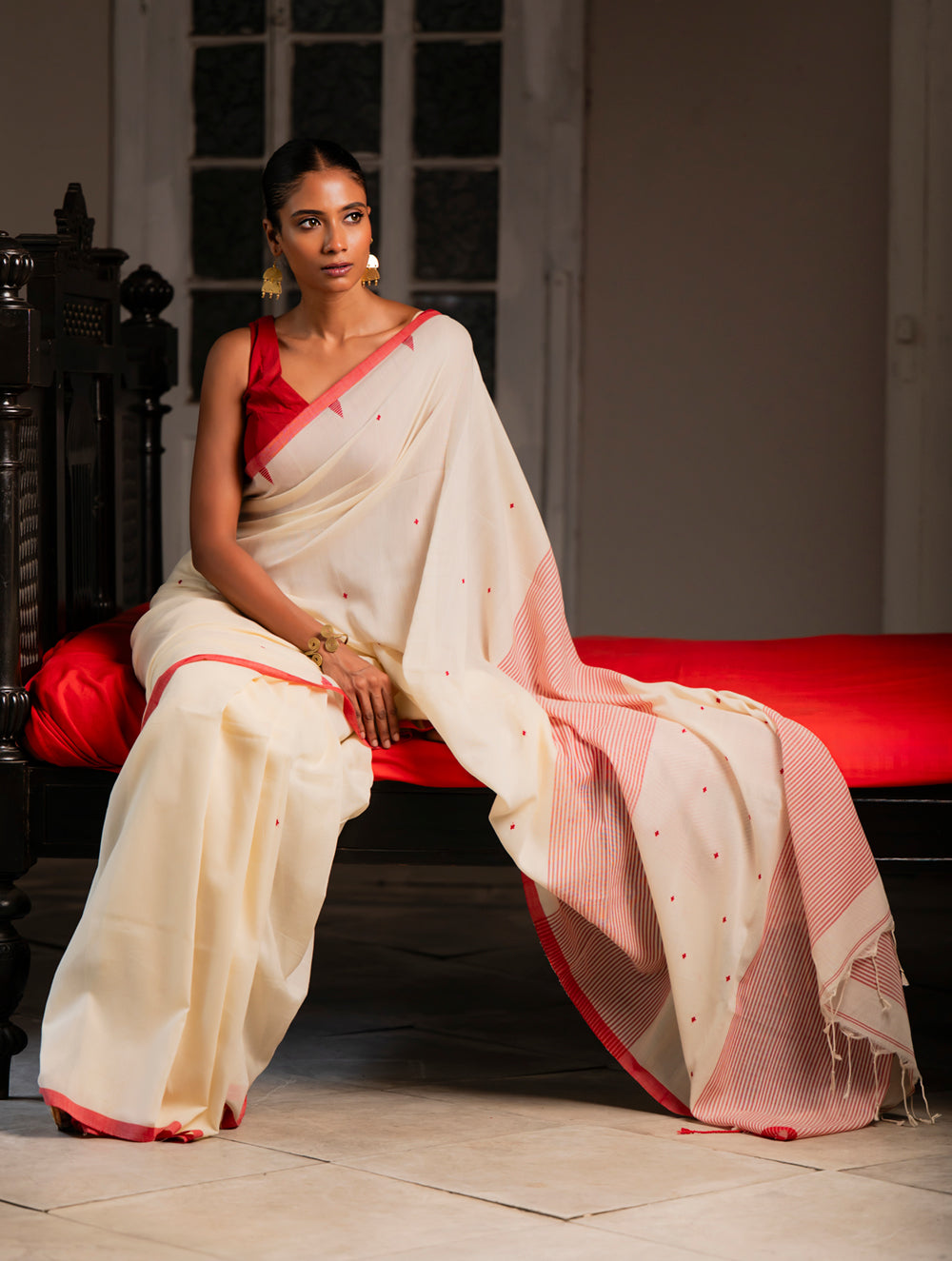 Load image into Gallery viewer, Soft &amp; Light. Handwoven Bengal Cotton Saree - Classic Hues