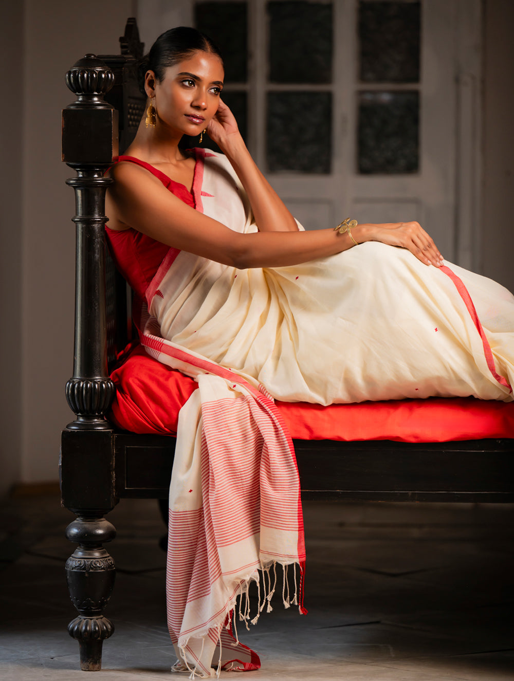 Soft & Light. Handwoven Bengal Cotton Saree - Classic Hues