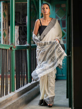 Load image into Gallery viewer, Soft &amp; Light. Handwoven Bengal Cotton Saree - Cream Elegance