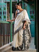 Load image into Gallery viewer, Soft &amp; Light. Handwoven Bengal Cotton Saree - Cream Elegance