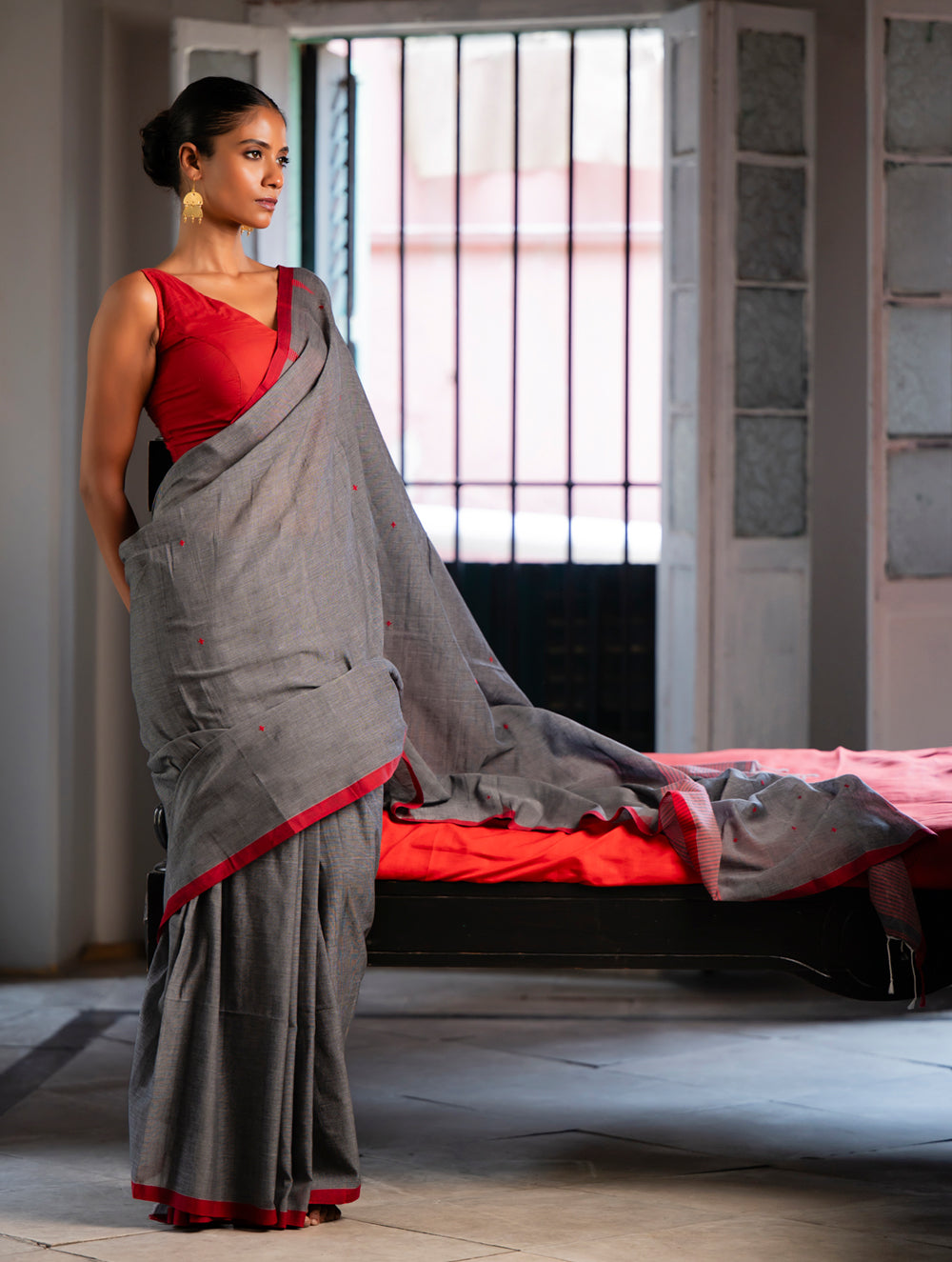 Load image into Gallery viewer, Soft &amp; Light. Handwoven Bengal Cotton Saree - Crimson Touch