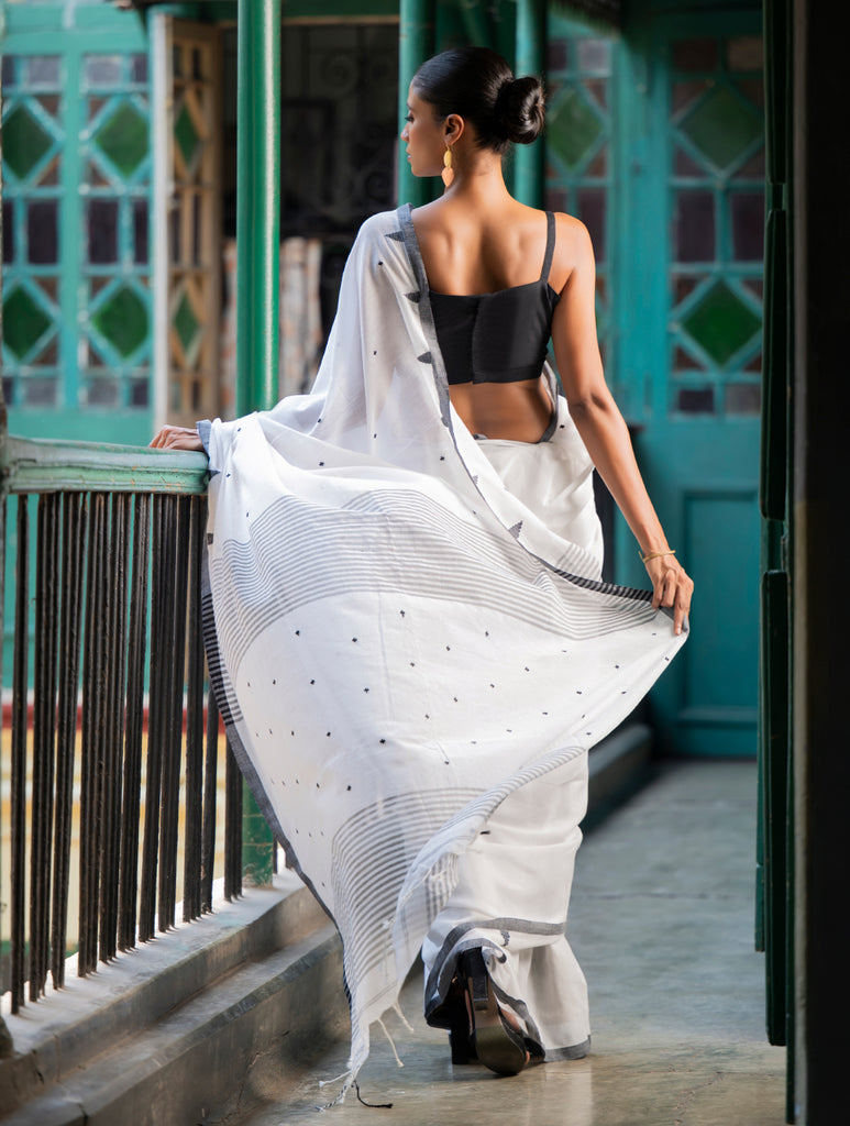 Soft & Light. Handwoven Bengal Cotton Saree - Dhaara