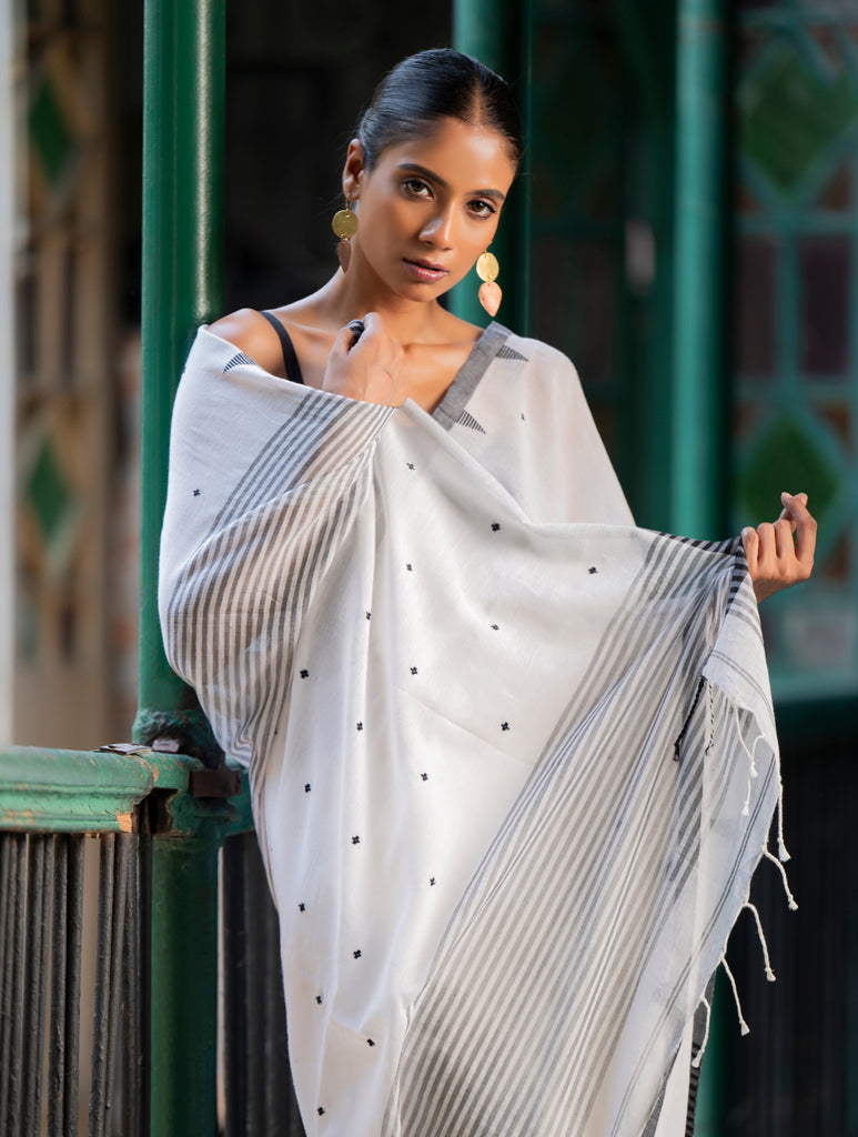 Soft & Light. Handwoven Bengal Cotton Saree - Dhaara