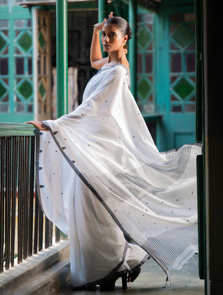 Soft & Light. Handwoven Bengal Cotton Saree - Dhaara