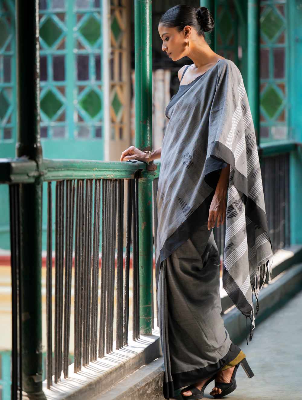 Soft & Light. Handwoven Bengal Cotton Saree - Gentle Slate