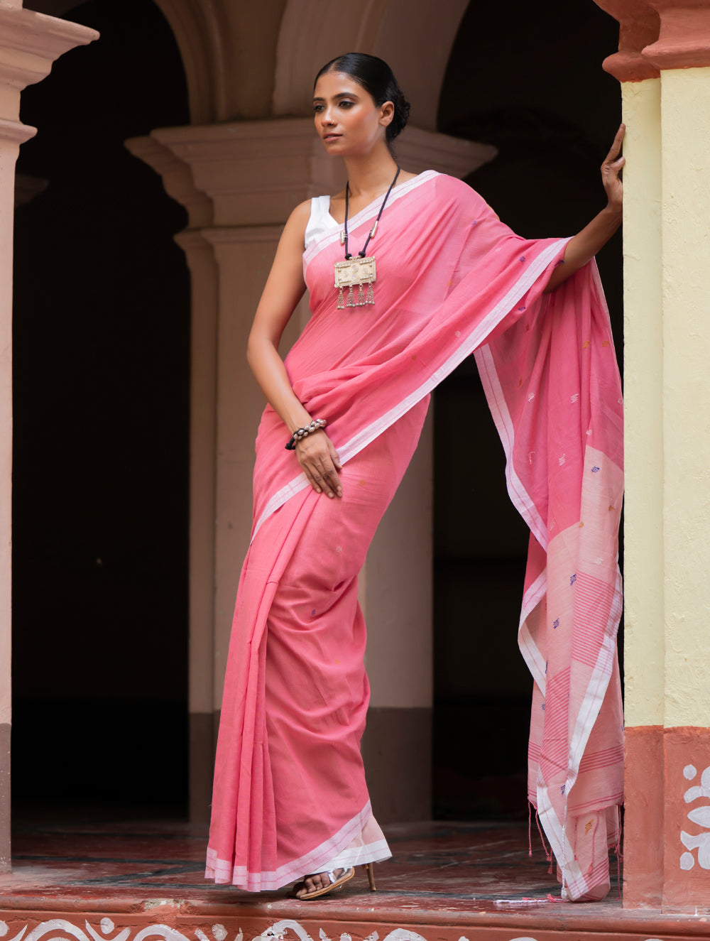 Load image into Gallery viewer, Soft &amp; Light. Handwoven Bengal Cotton Saree - Gulabsi