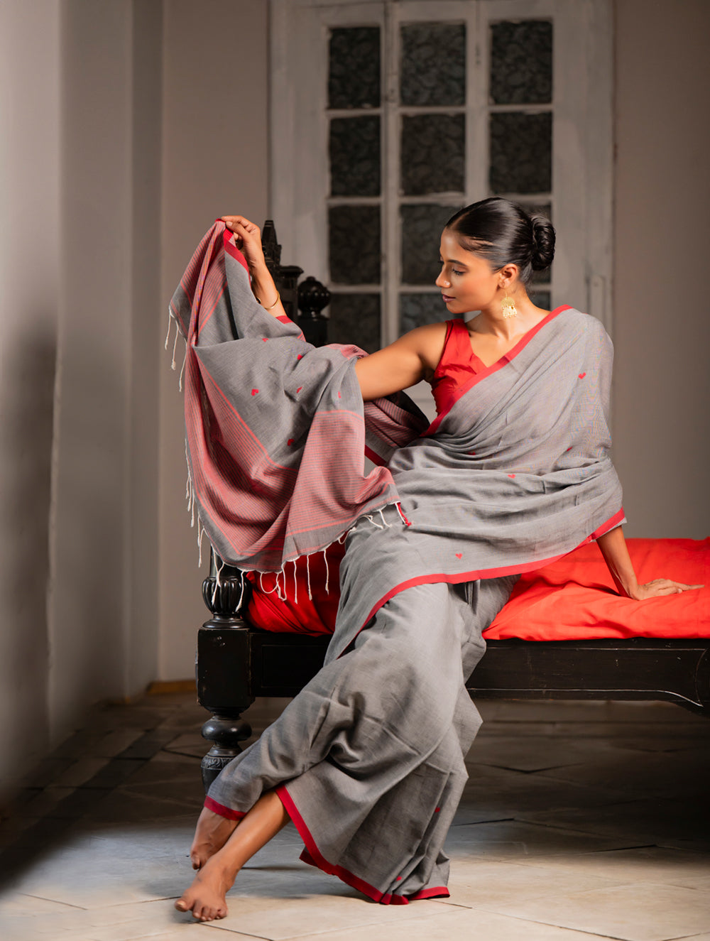 Soft & Light. Handwoven Bengal Cotton Saree - Hearts