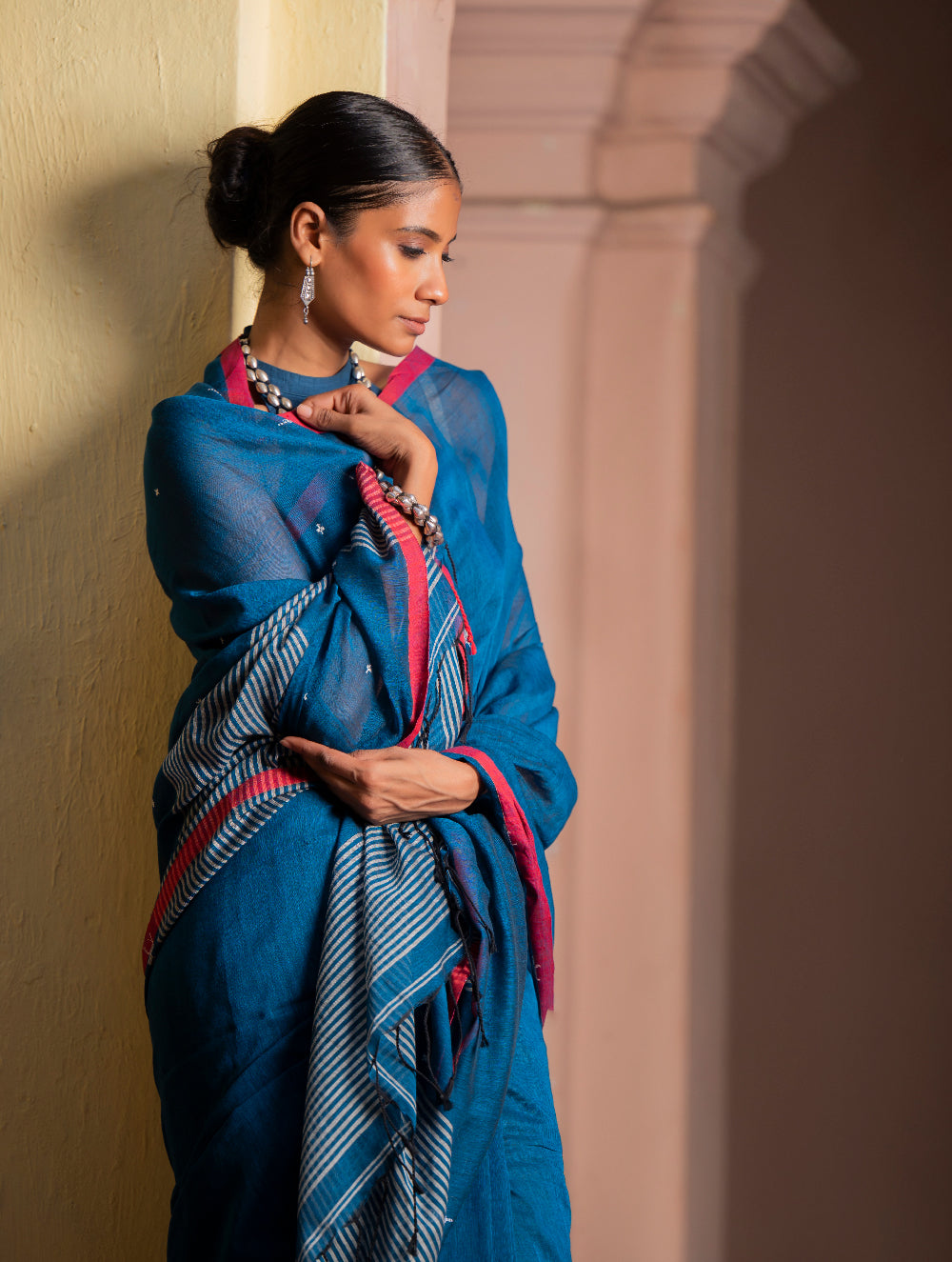 Load image into Gallery viewer, Soft &amp; Light. Handwoven Bengal Cotton Saree - Inkrose