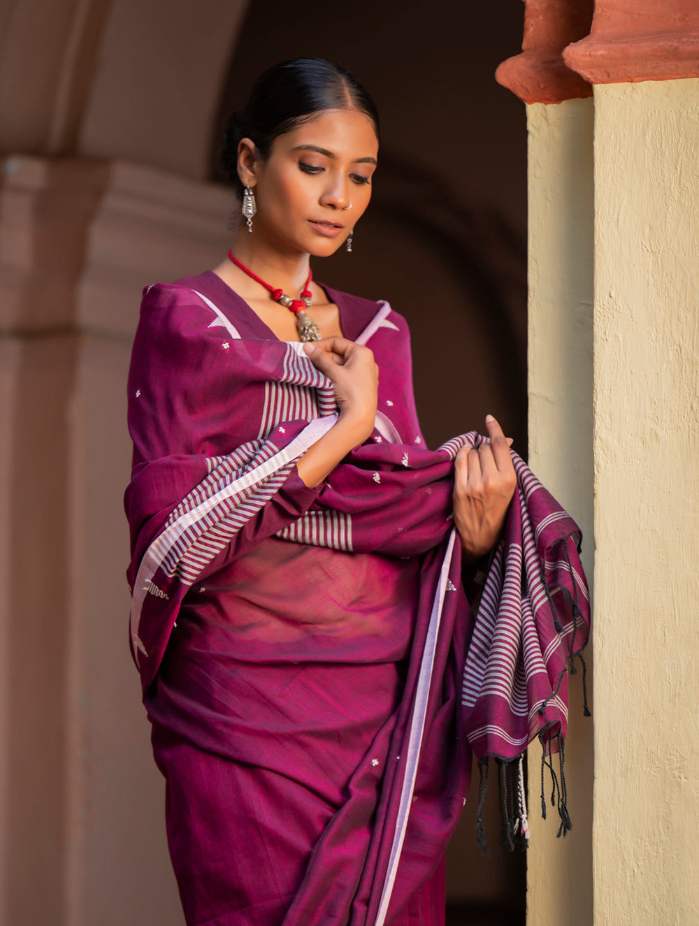 Load image into Gallery viewer, Soft &amp; Light. Handwoven Bengal Cotton Saree - Maroon Reverie