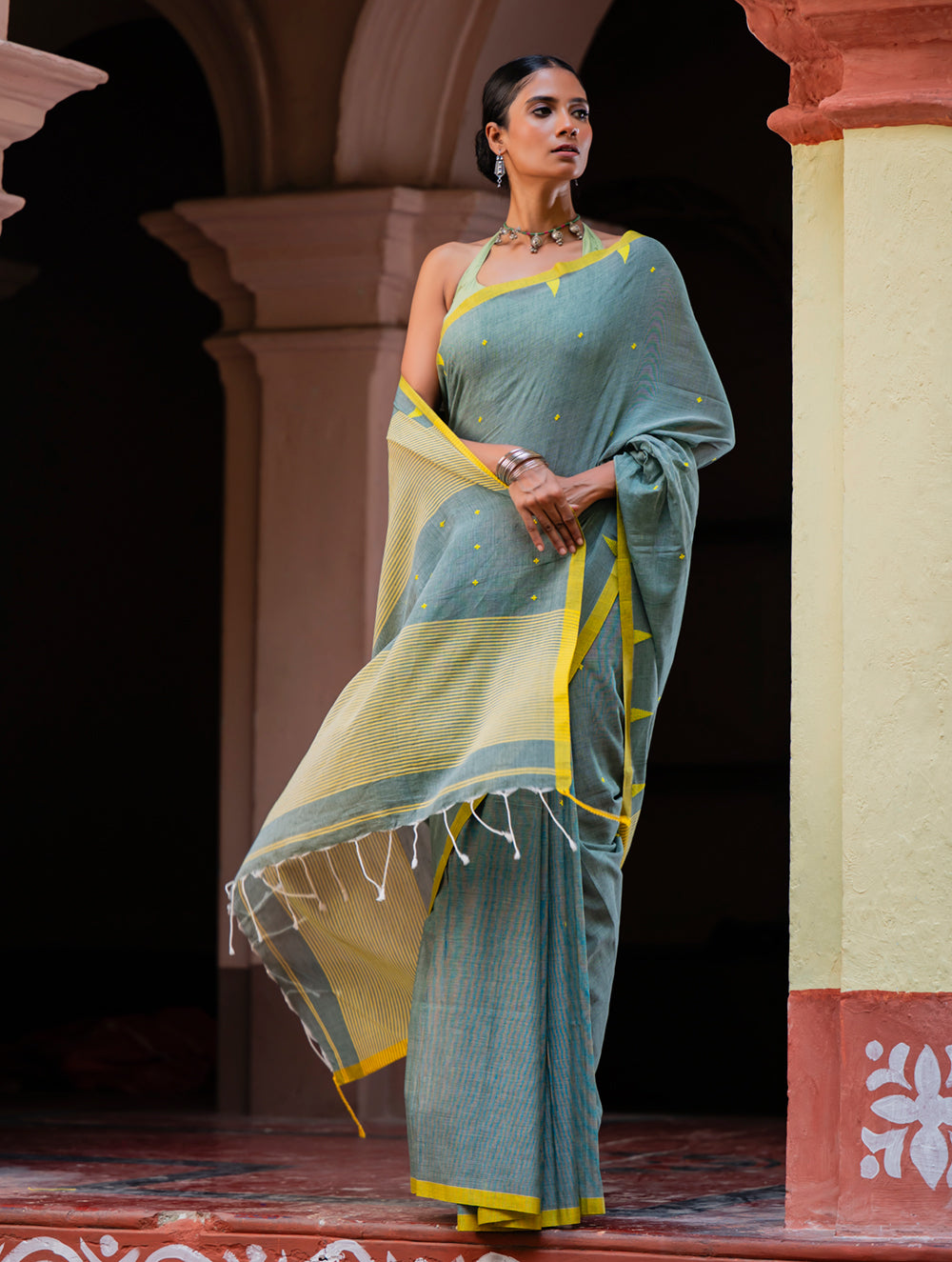 Load image into Gallery viewer, Soft &amp; Light. Handwoven Bengal Cotton Saree - Megh