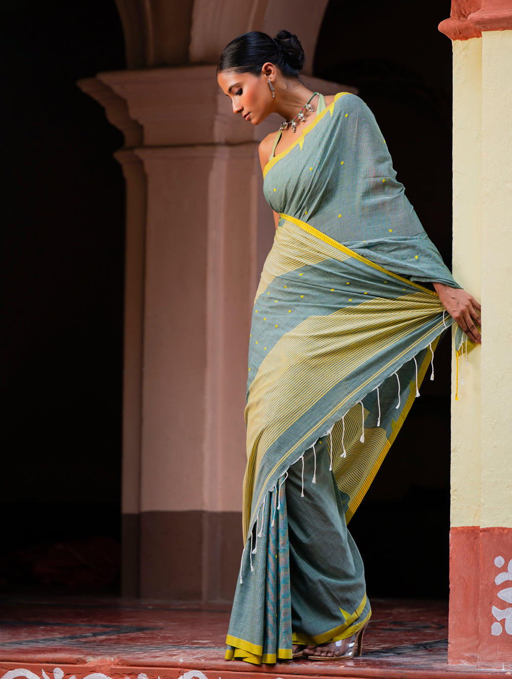 Load image into Gallery viewer, Soft &amp; Light. Handwoven Bengal Cotton Saree - Megh