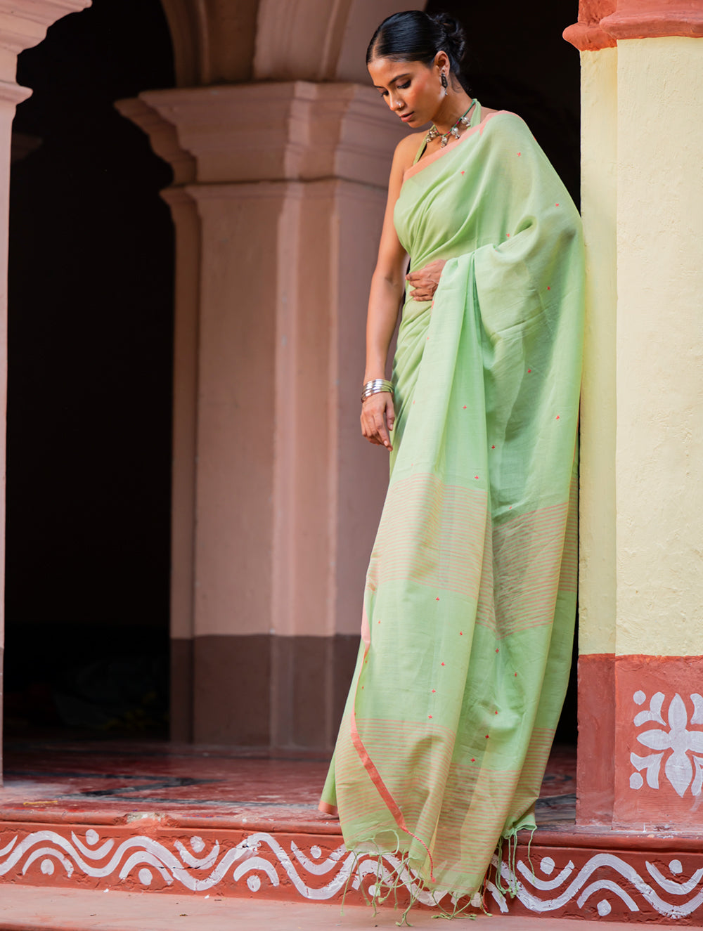 Load image into Gallery viewer, Soft &amp; Light. Handwoven Bengal Cotton Saree - Pistamora