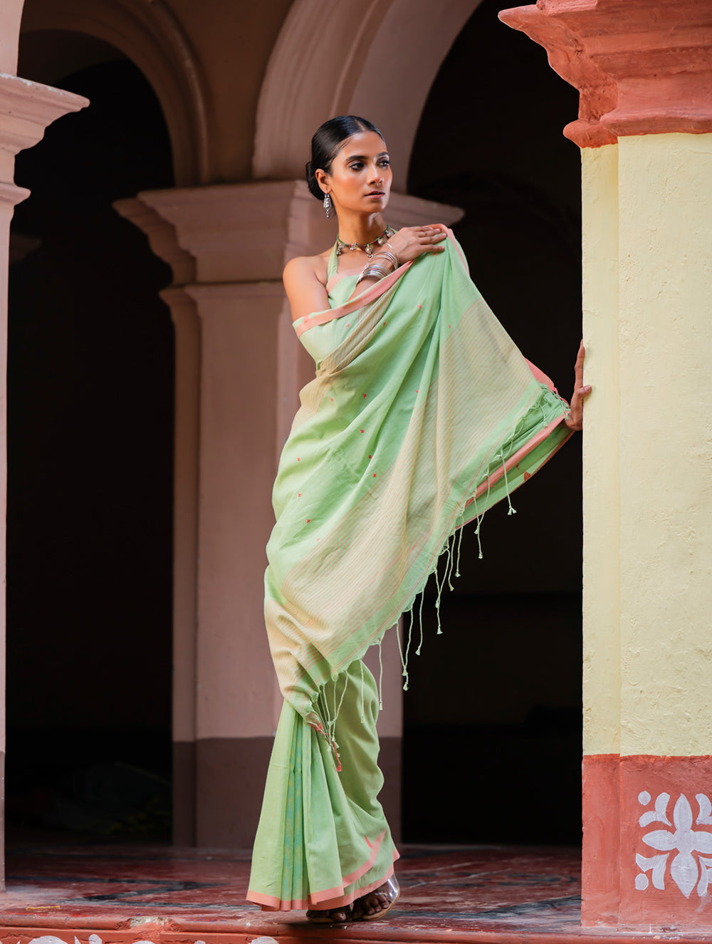 Load image into Gallery viewer, Soft &amp; Light. Handwoven Bengal Cotton Saree - Pistamora