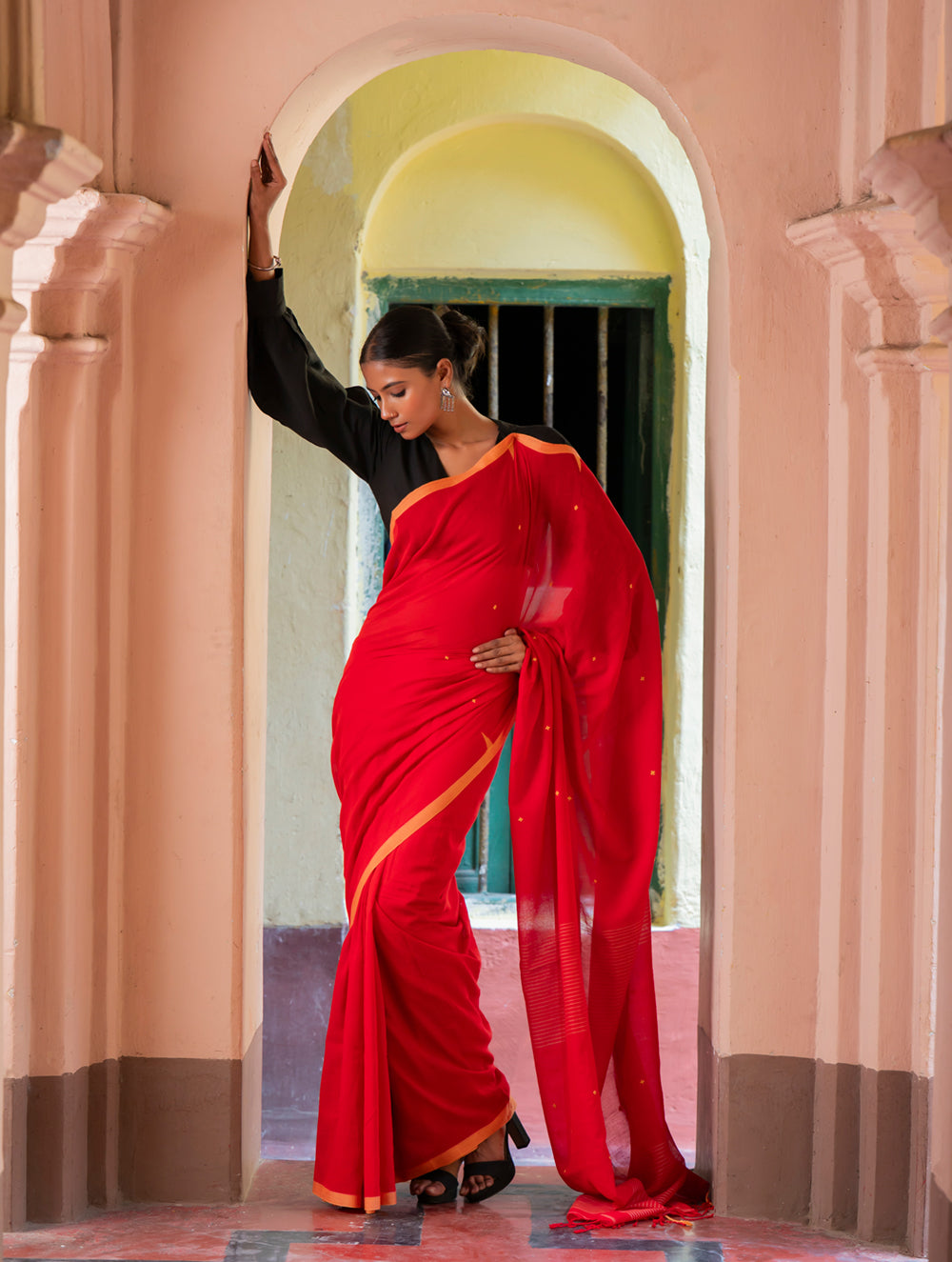 Load image into Gallery viewer, Soft &amp; Light. Handwoven Bengal Cotton Saree - Rang Dhara