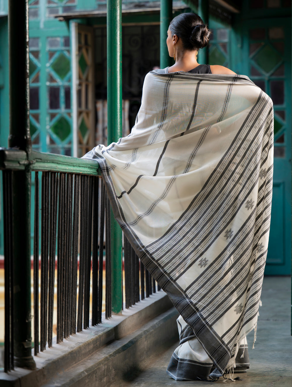 Load image into Gallery viewer, Soft &amp; Light Handwoven Bengal Khadi Cotton Saree - Monochrome Moods
