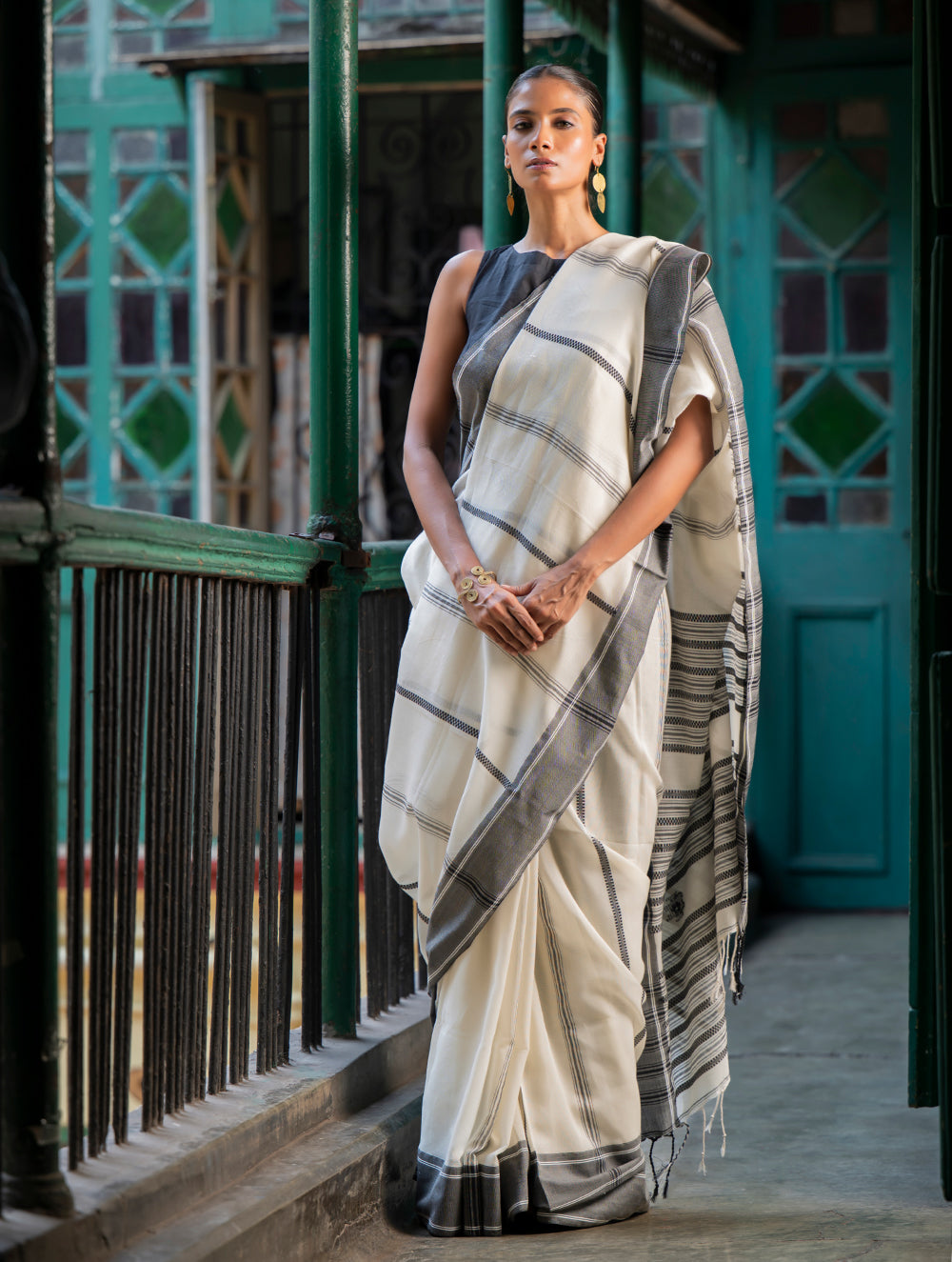 Soft & Light Handwoven Bengal Khadi Cotton Saree - Monochrome Moods