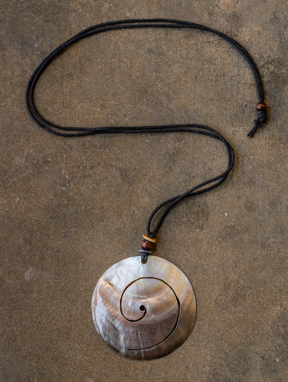 Load image into Gallery viewer, Spiral Seashell Necklace