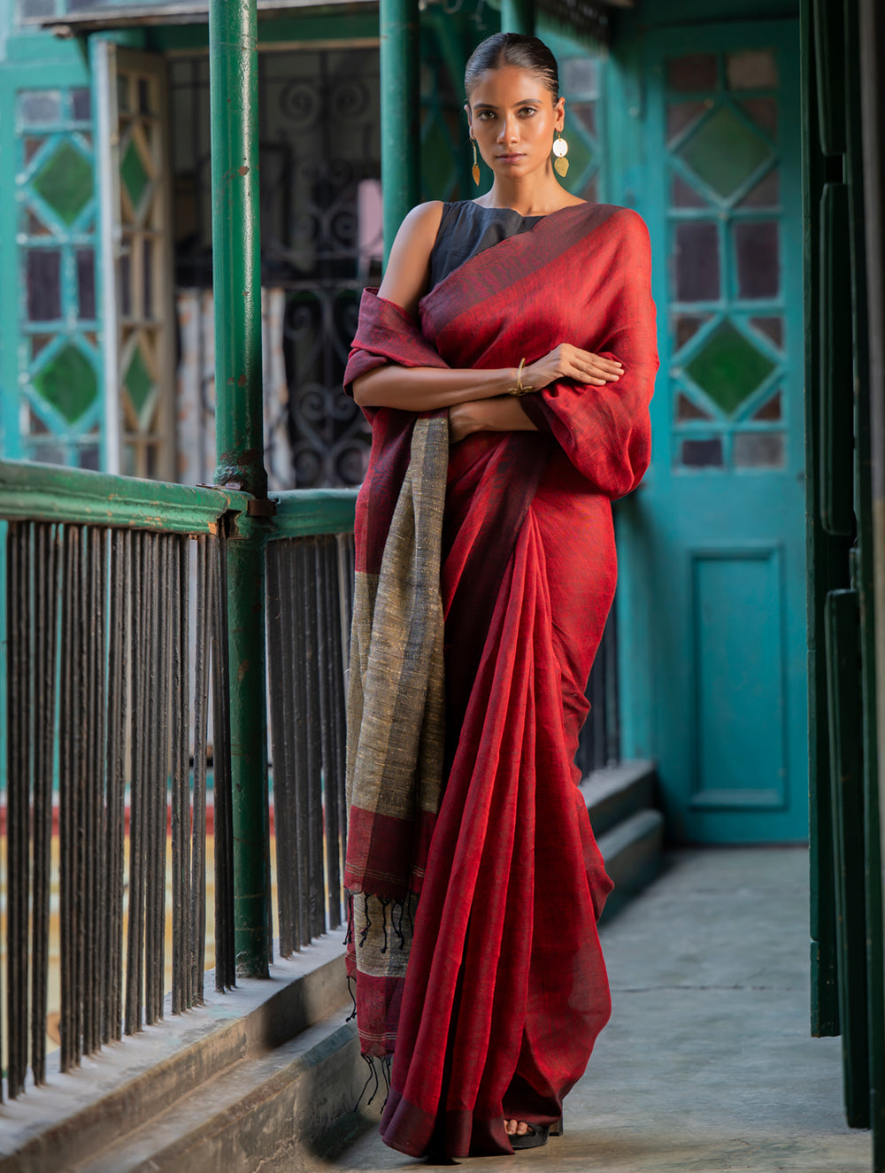 Stunning Elegance. Handwoven Bengal Linen Saree - Scarlet Drape