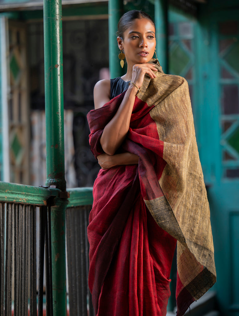 Stunning Elegance. Handwoven Bengal Linen Saree - Scarlet Drape