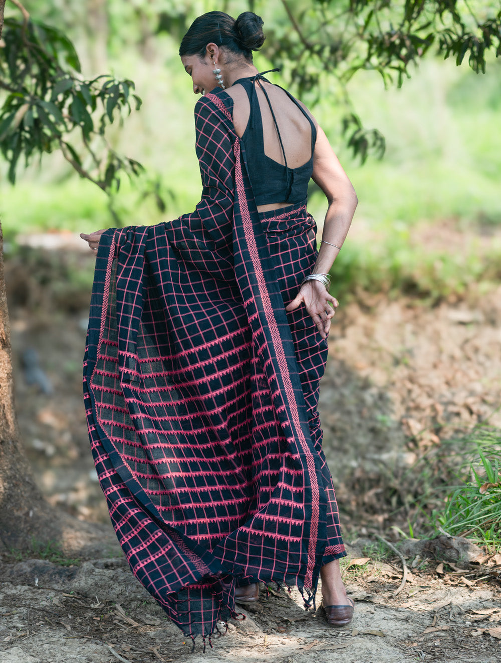 Bengal Weaves. Handwoven Soft Cotton Saree - Rose Grid
