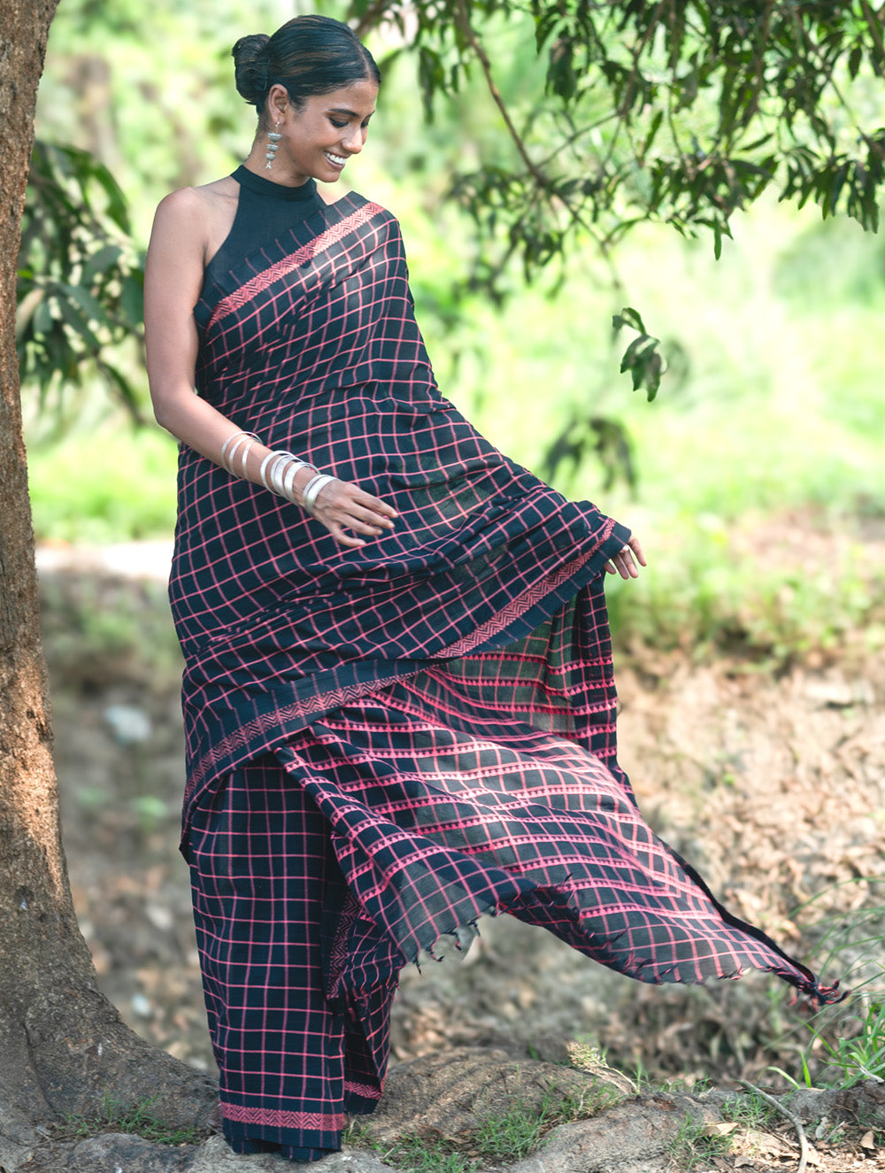 Bengal Weaves. Handwoven Soft Cotton Saree - Rose Grid