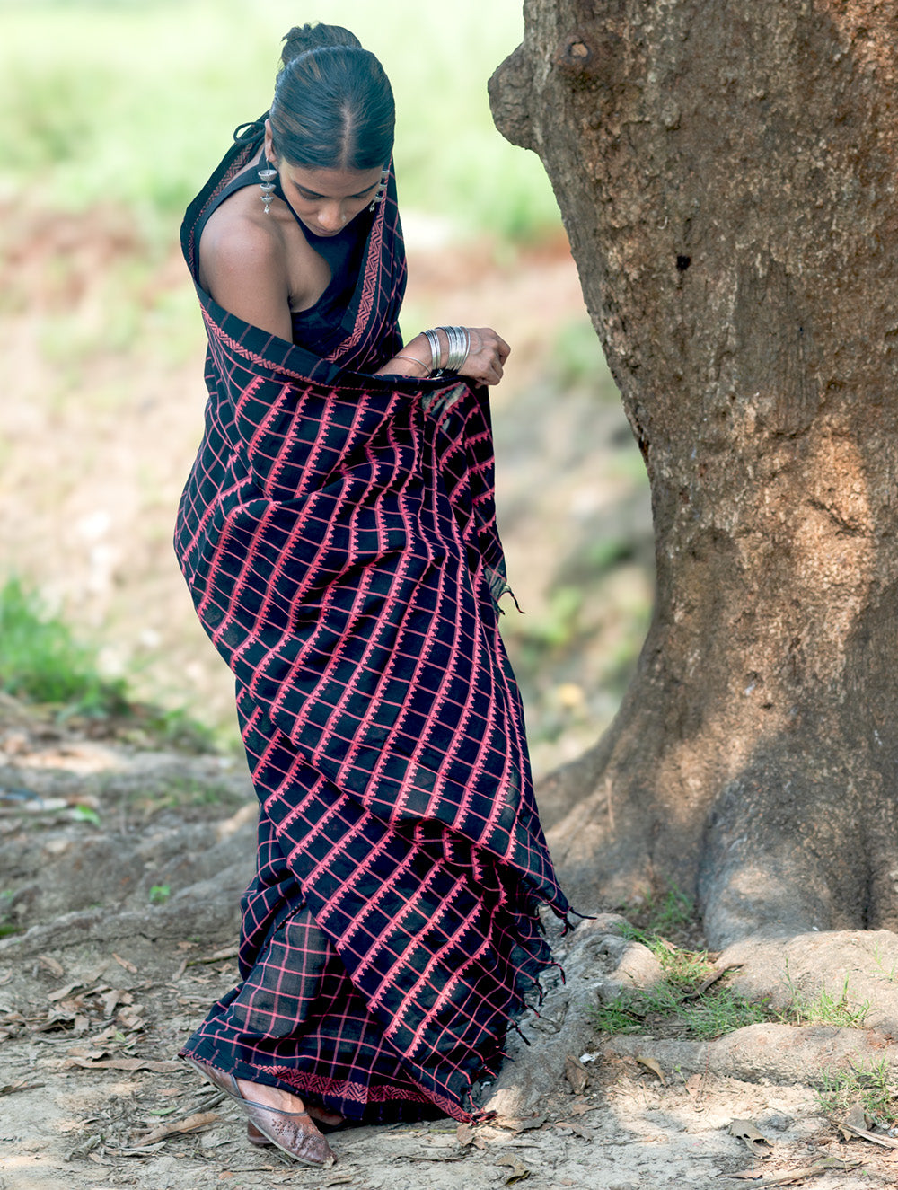 Bengal Weaves. Handwoven Soft Cotton Saree - Rose Grid