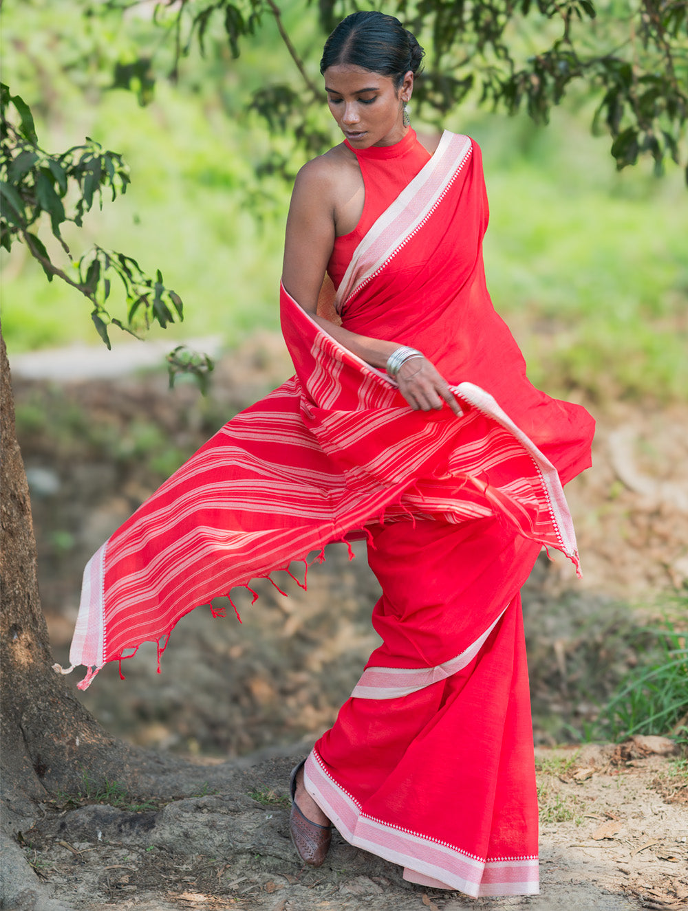Bengal Weaves. Handwoven Soft Cotton Saree - Crimson Glow