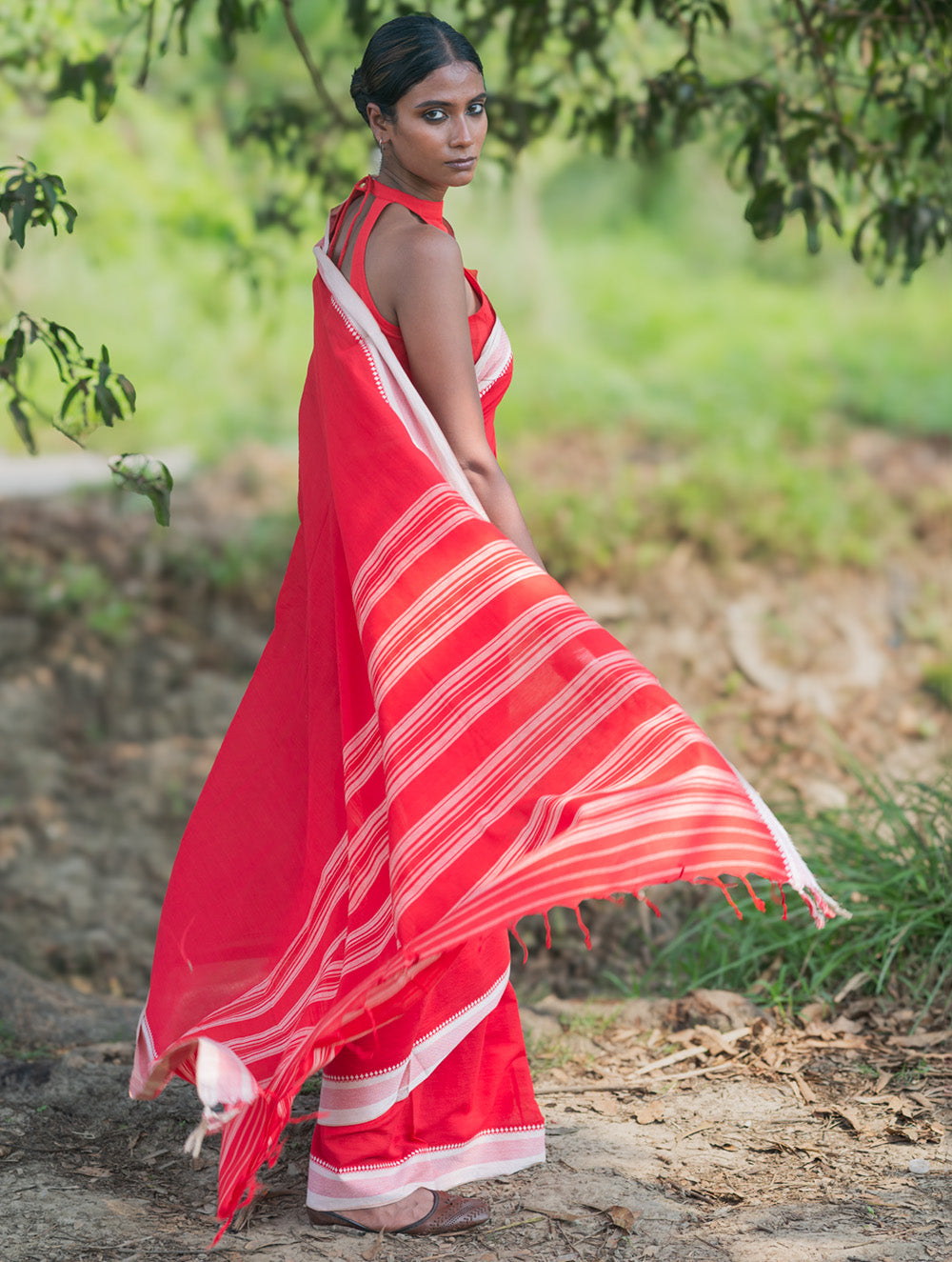 Bengal Weaves. Handwoven Soft Cotton Saree - Crimson Glow