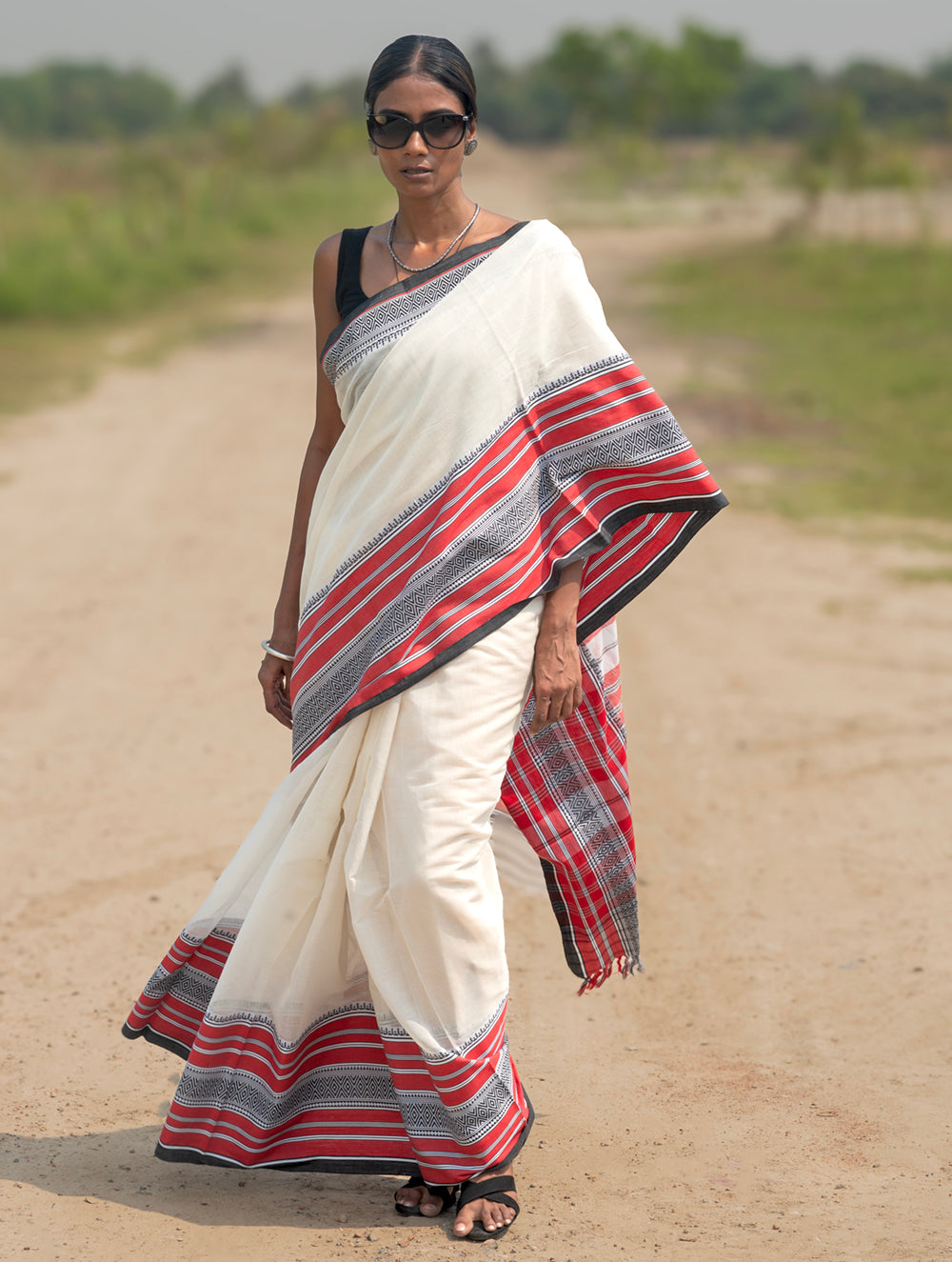 Bengal Weaves. Handwoven Soft Cotton Saree - Ivory Tartan