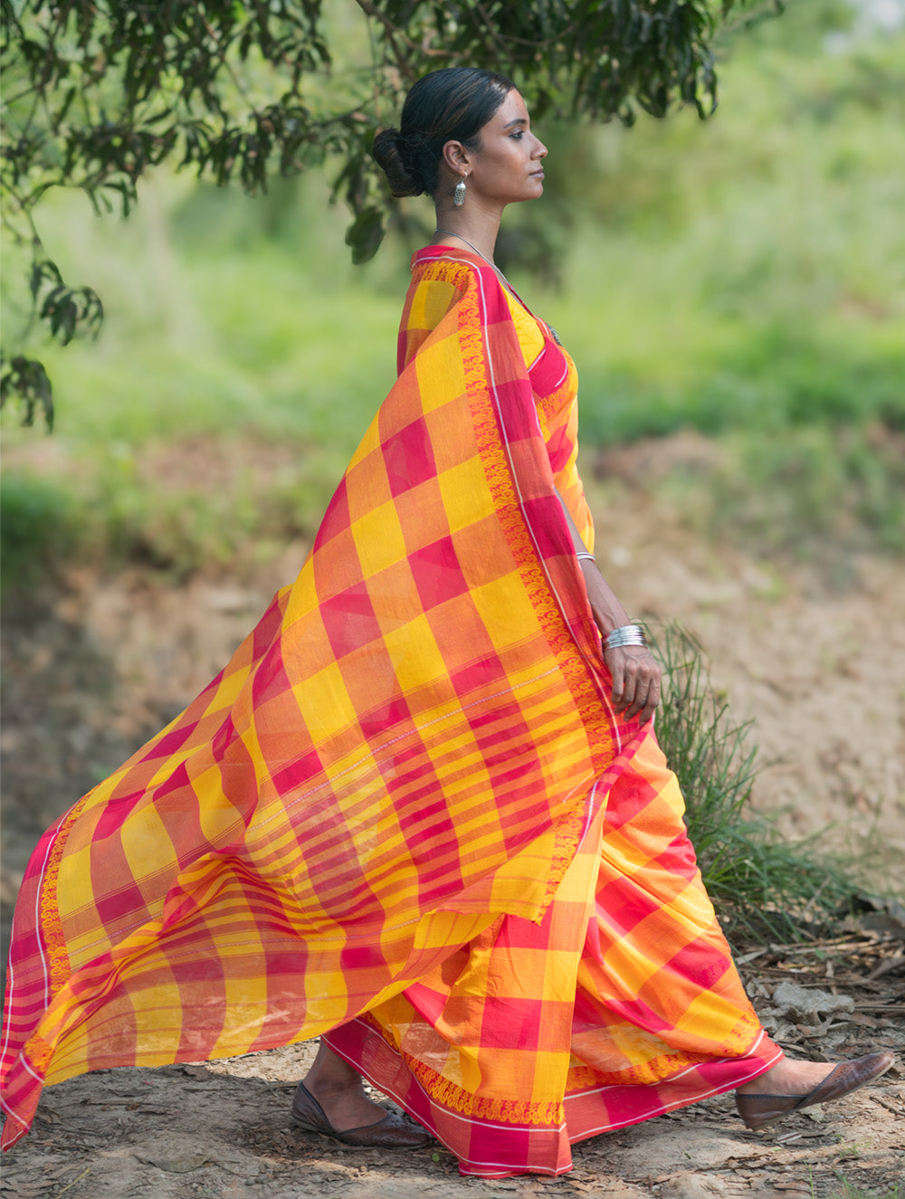Bengal Weaves. Handwoven Cotton Saree - Aam Gulab