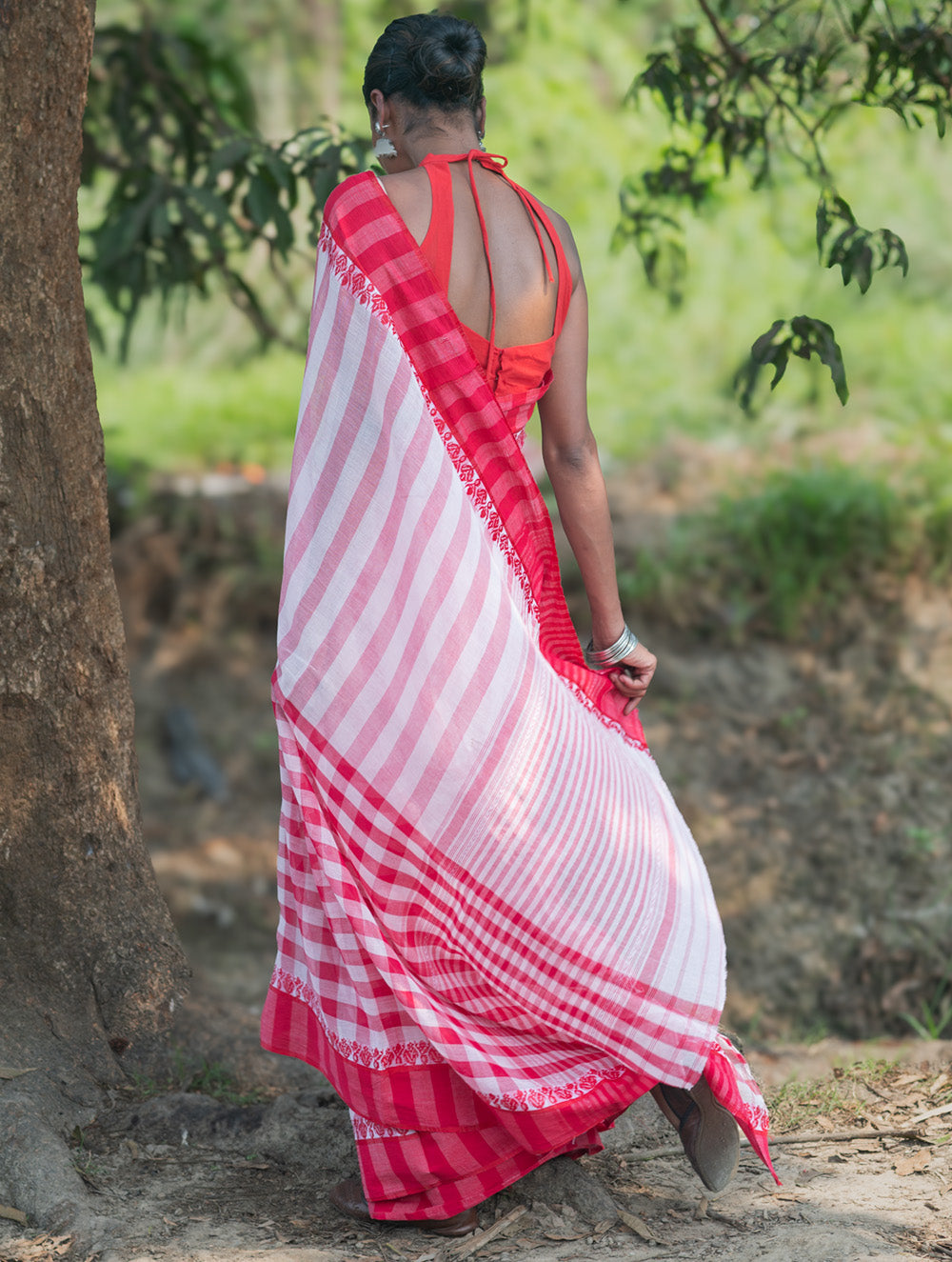 Bengal Weaves. Handwoven Cotton Saree - Lal Chakor