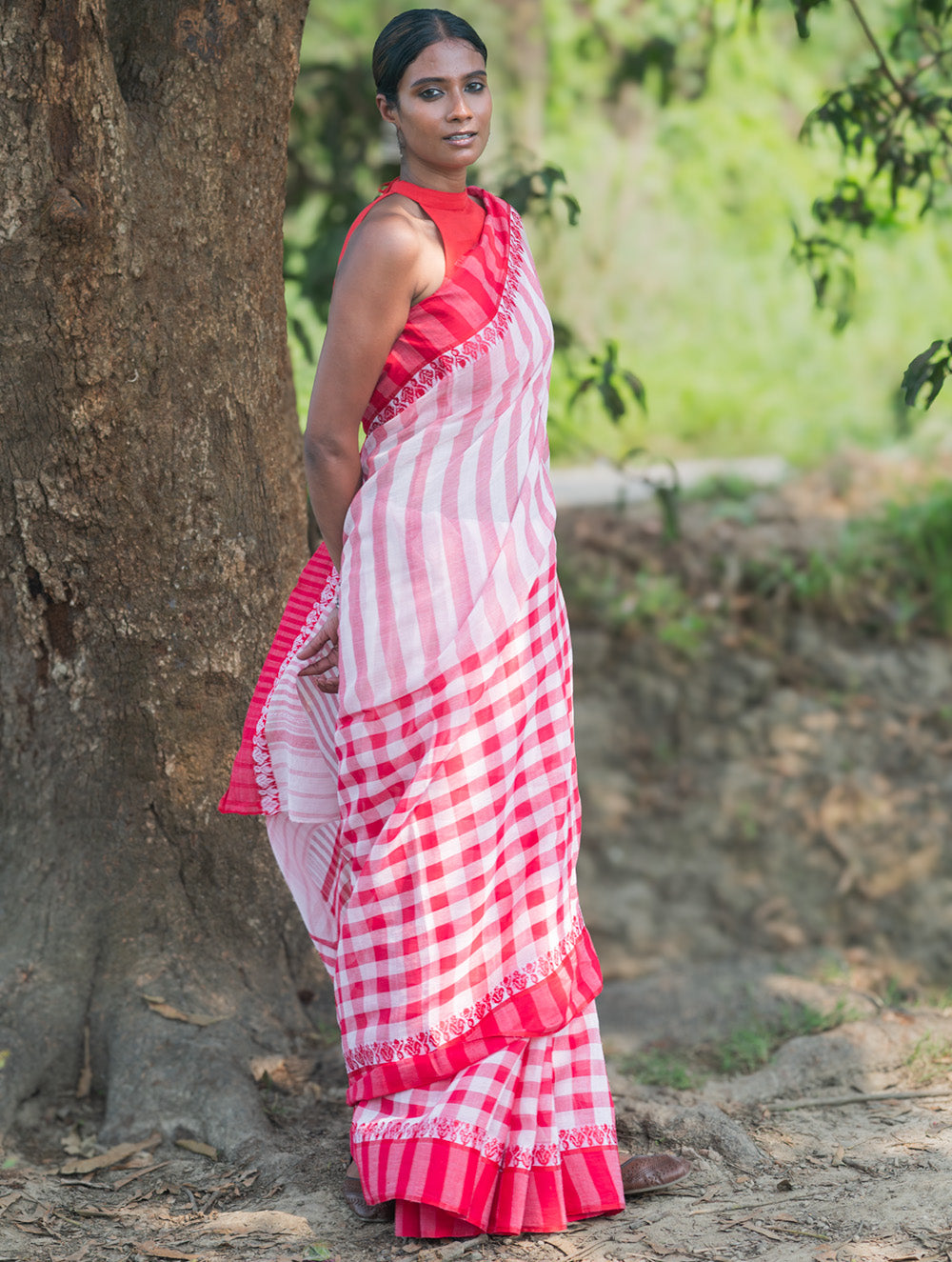 Bengal Weaves. Handwoven Cotton Saree - Lal Chakor