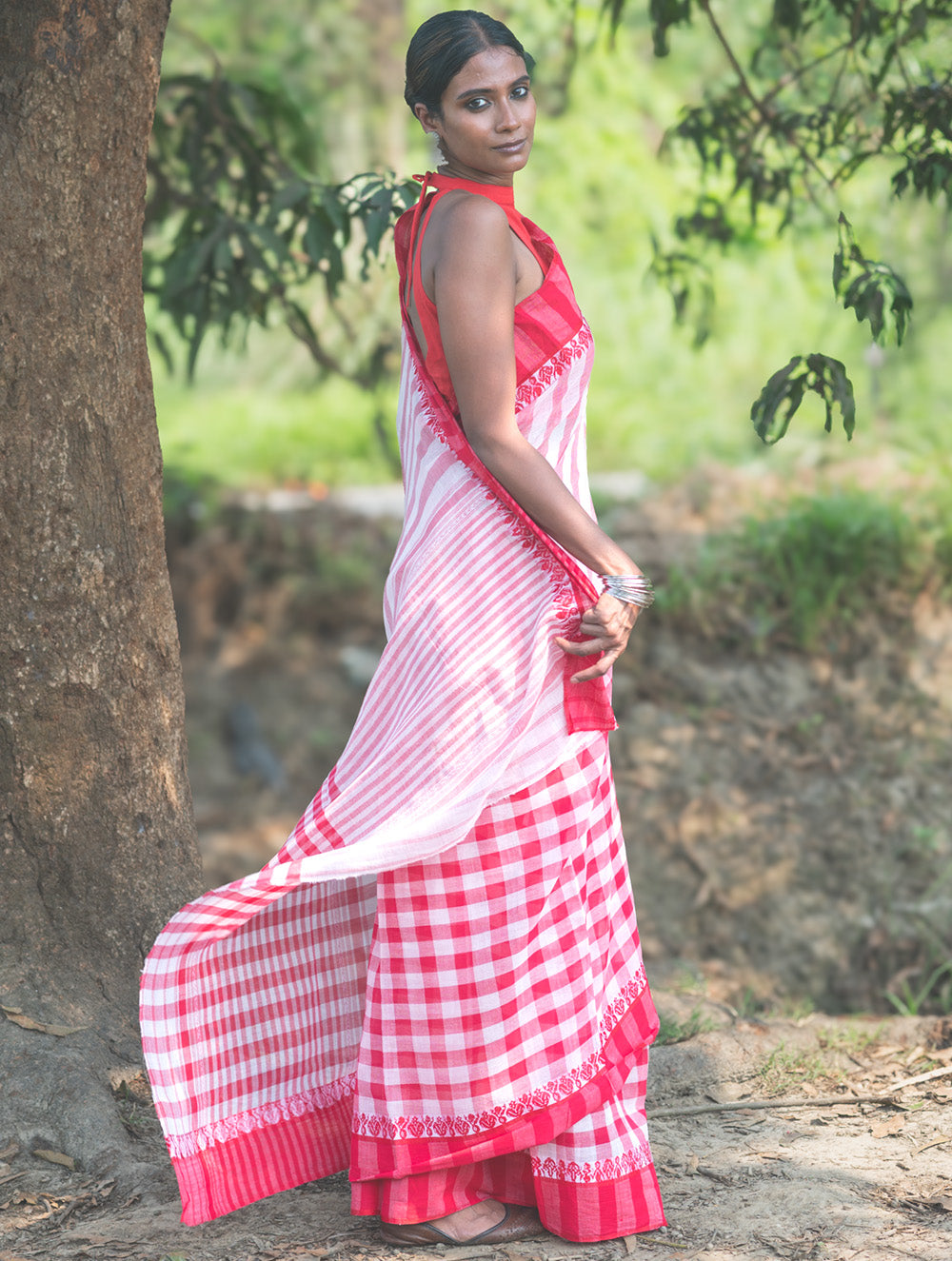 Bengal Weaves. Handwoven Cotton Saree - Lal Chakor