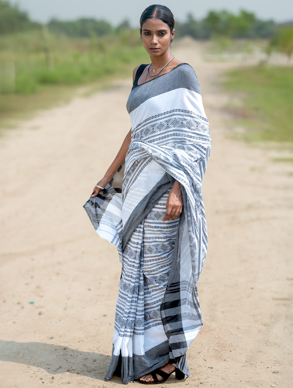 Bengal Weaves. Handwoven Cotton Saree - Bhor