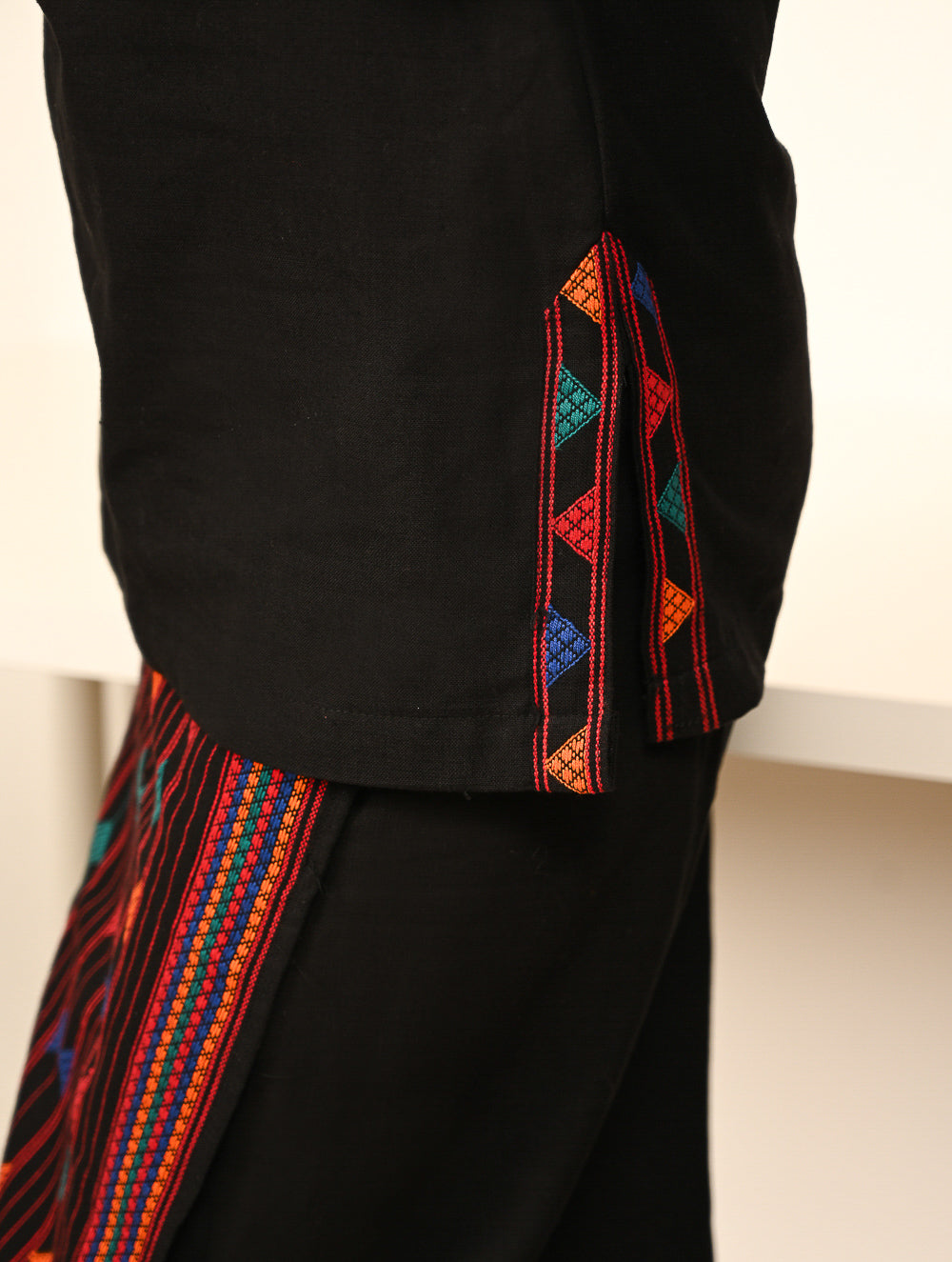 Work Chic. Handwoven Kashida Pattu Wrap Set - Colours in Black