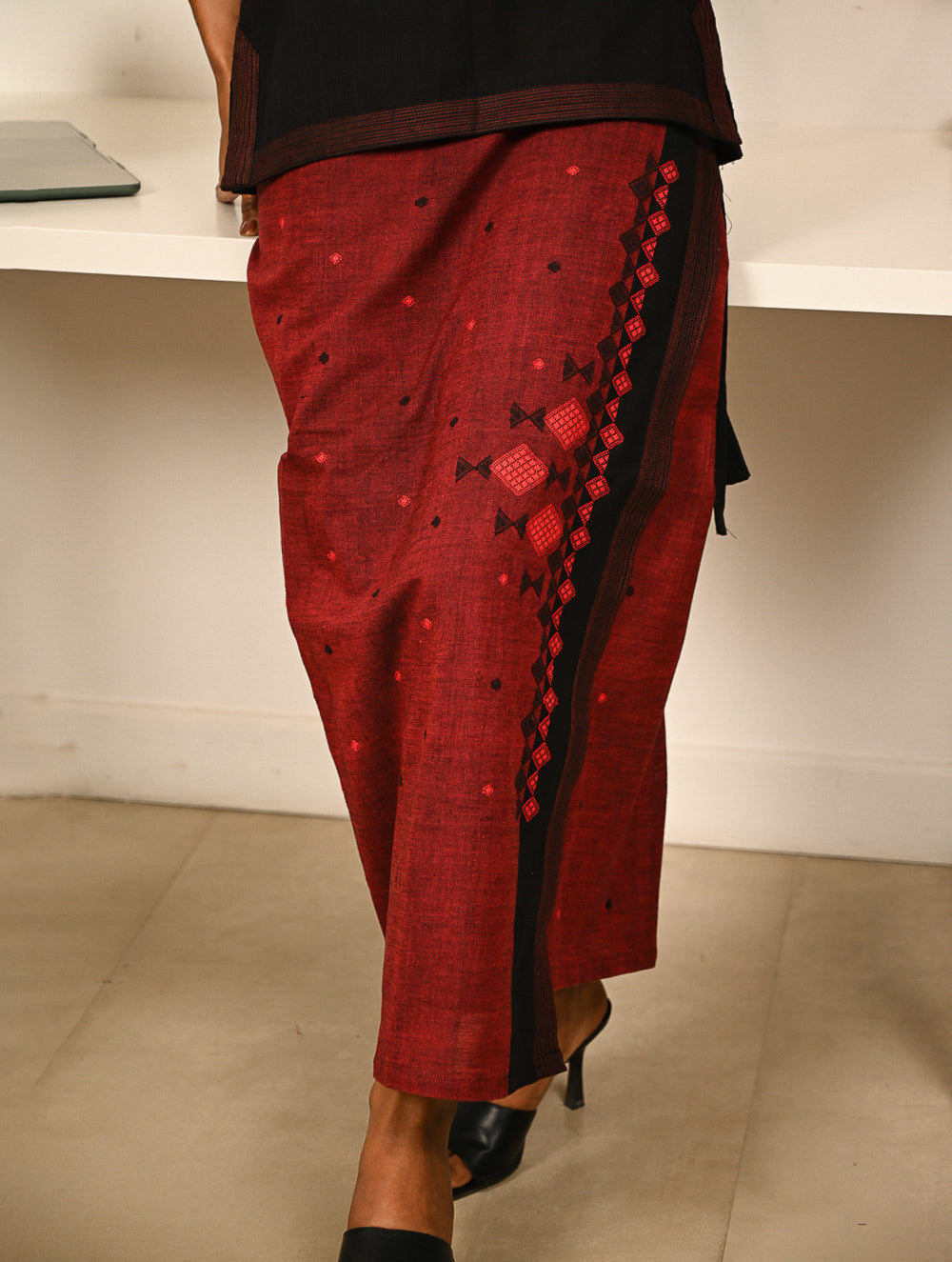 Work Chic. Handwoven Kashida Pattu Wrap Set - Black Statement