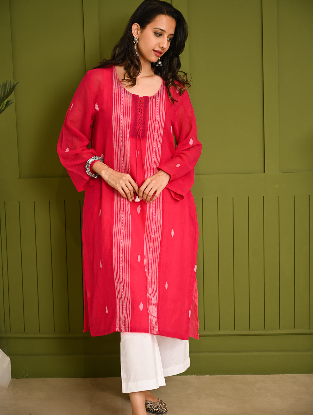Ethnic Summers. Bengal Handwoven Jamdani Light & Soft Mul Cotton Loose Fit Kurta - Vibrant Pink 