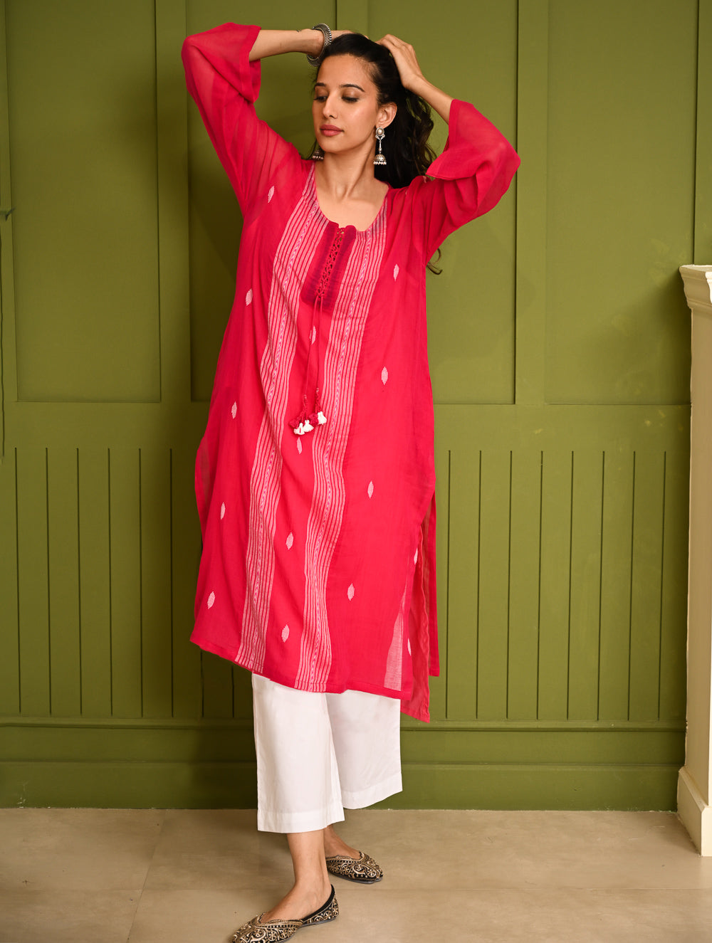Ethnic Summers. Bengal Handwoven Jamdani Light & Soft Mul Cotton Loose Fit Kurta - Vibrant Pink 