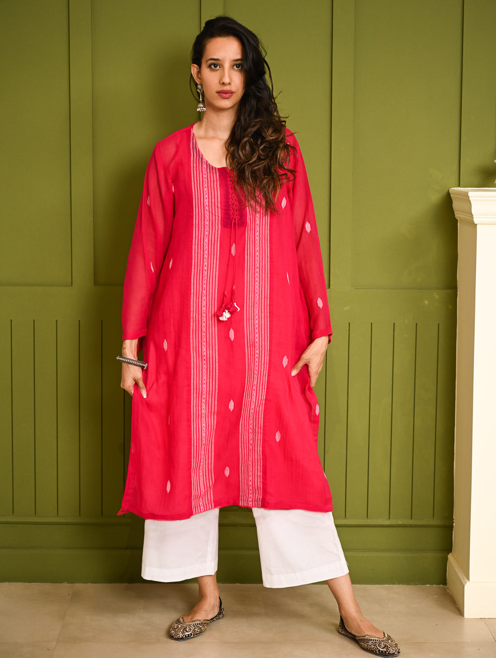 Ethnic Summers. Bengal Handwoven Jamdani Light & Soft Mul Cotton Loose Fit Kurta - Vibrant Pink 