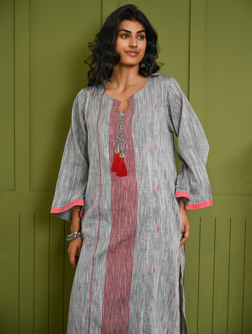 Ethnic Weaves. Bengal Handwoven Jamdani Light & Soft Mul Cotton Loose Fit Kurta - Soft Grey, (2 pc set)