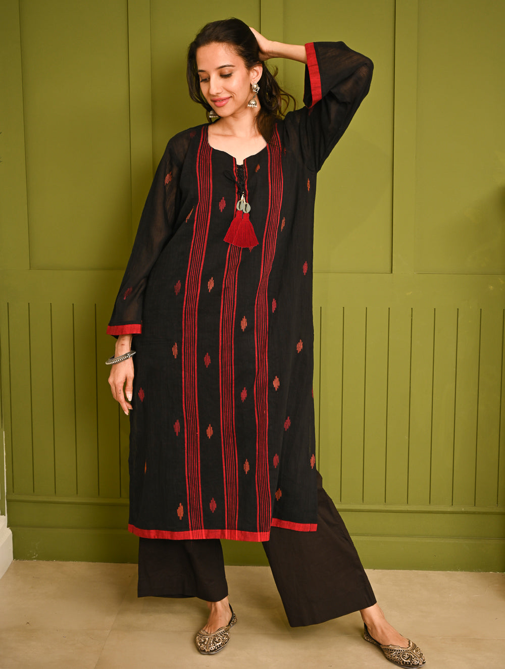 Ethnic Weaves. Bengal Handwoven Jamdani Light & Soft Mul Cotton Loose Fit Kurta - Stunning Black, (2 pc set)