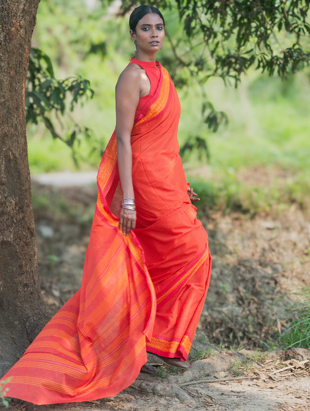 Bengal Weaves. Handwoven Soft Cotton Saree - Coral Radience
