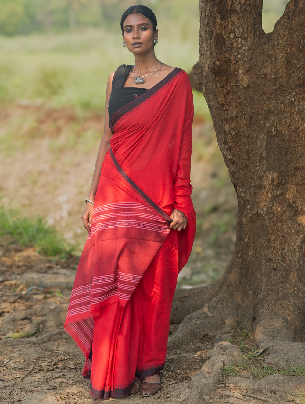 Bengal Weaves. Handwoven Soft Cotton Saree - Crimson Flow