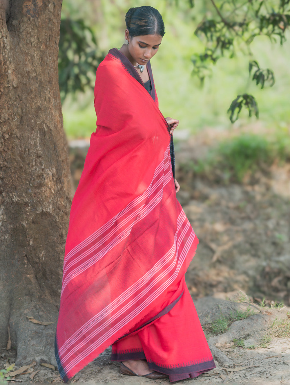 Bengal Weaves. Handwoven Soft Cotton Saree - Crimson Flow