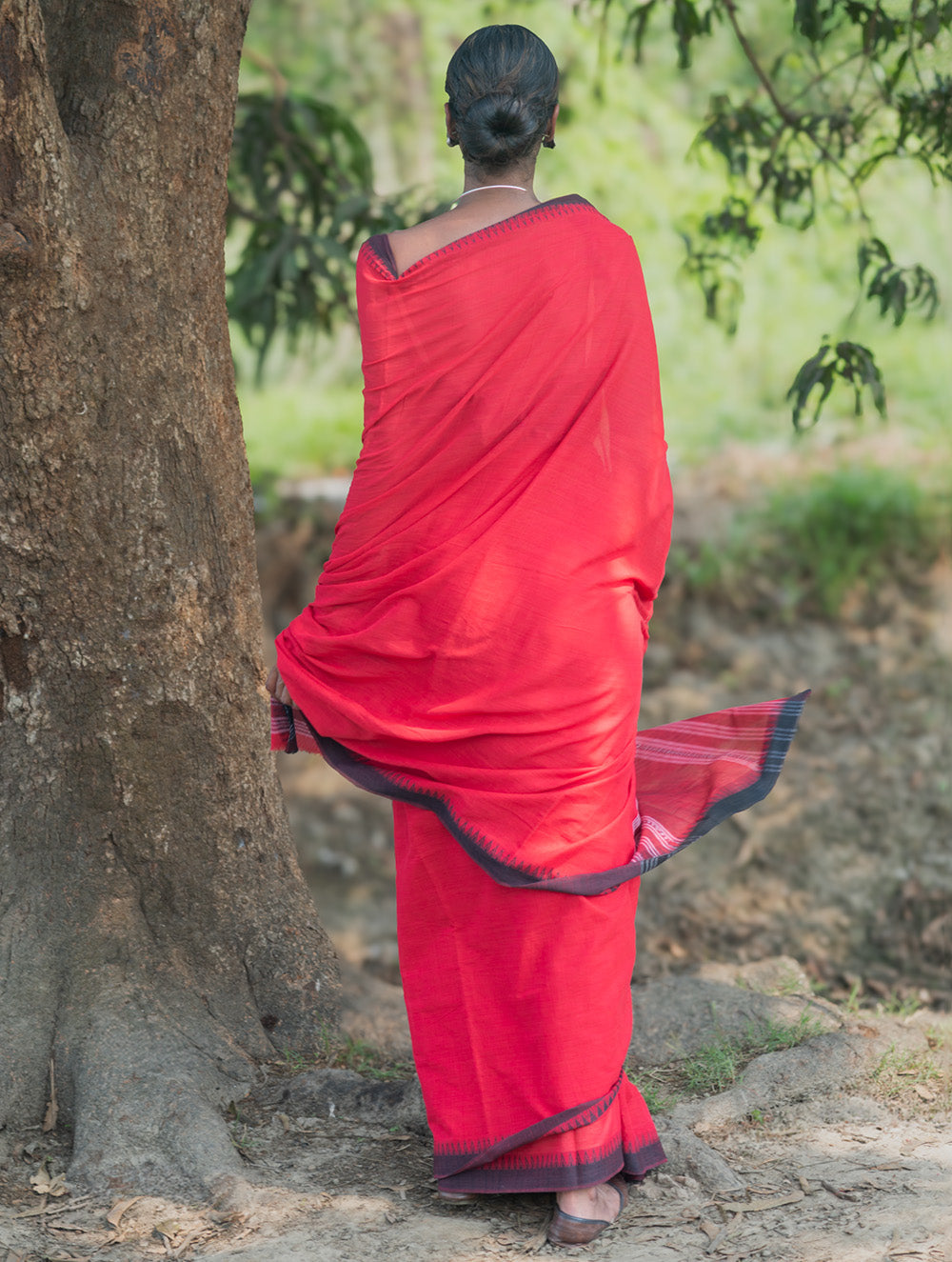Bengal Weaves. Handwoven Soft Cotton Saree - Crimson Flow