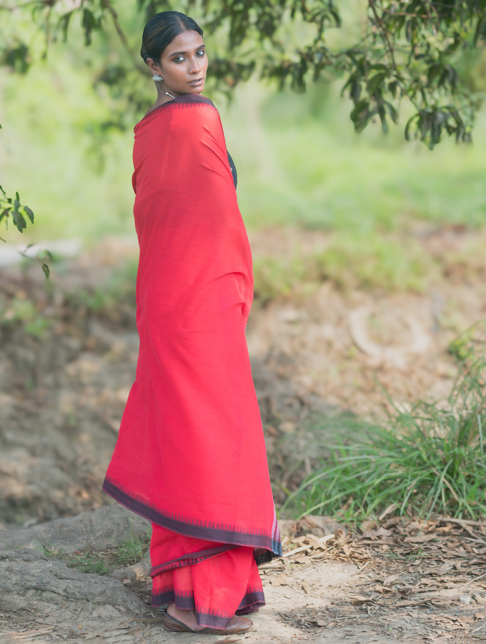 Bengal Weaves. Handwoven Soft Cotton Saree - Crimson Flow