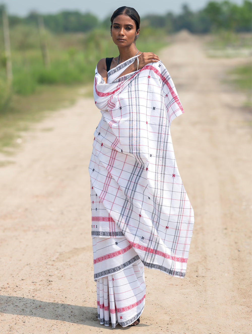 Bengal Weaves. Handwoven Soft Cotton Saree - Ivory Grid