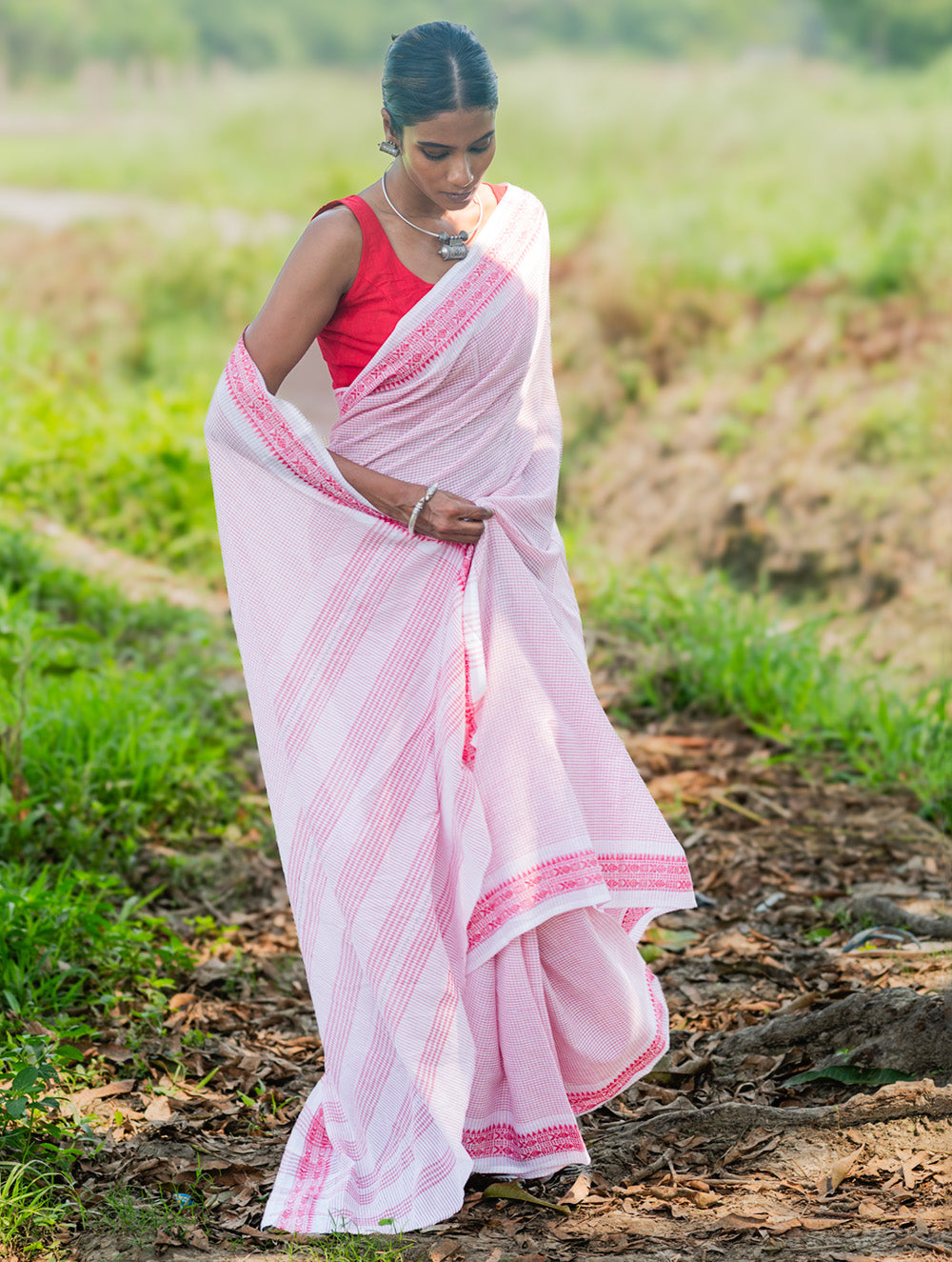 Bengal Weaves. Handwoven Soft Cotton Saree - Rose Grids