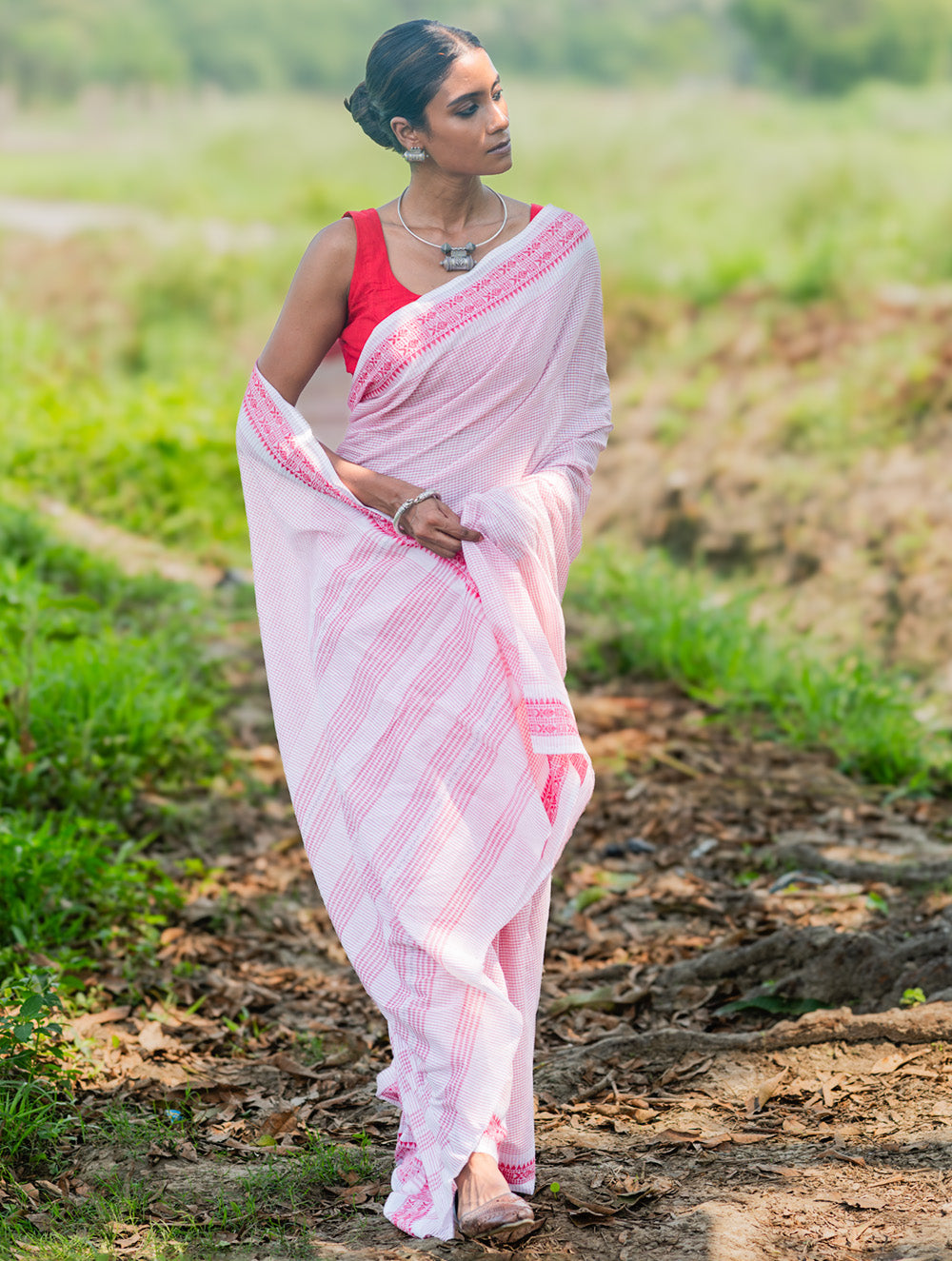 Bengal Weaves. Handwoven Soft Cotton Saree - Rose Grids