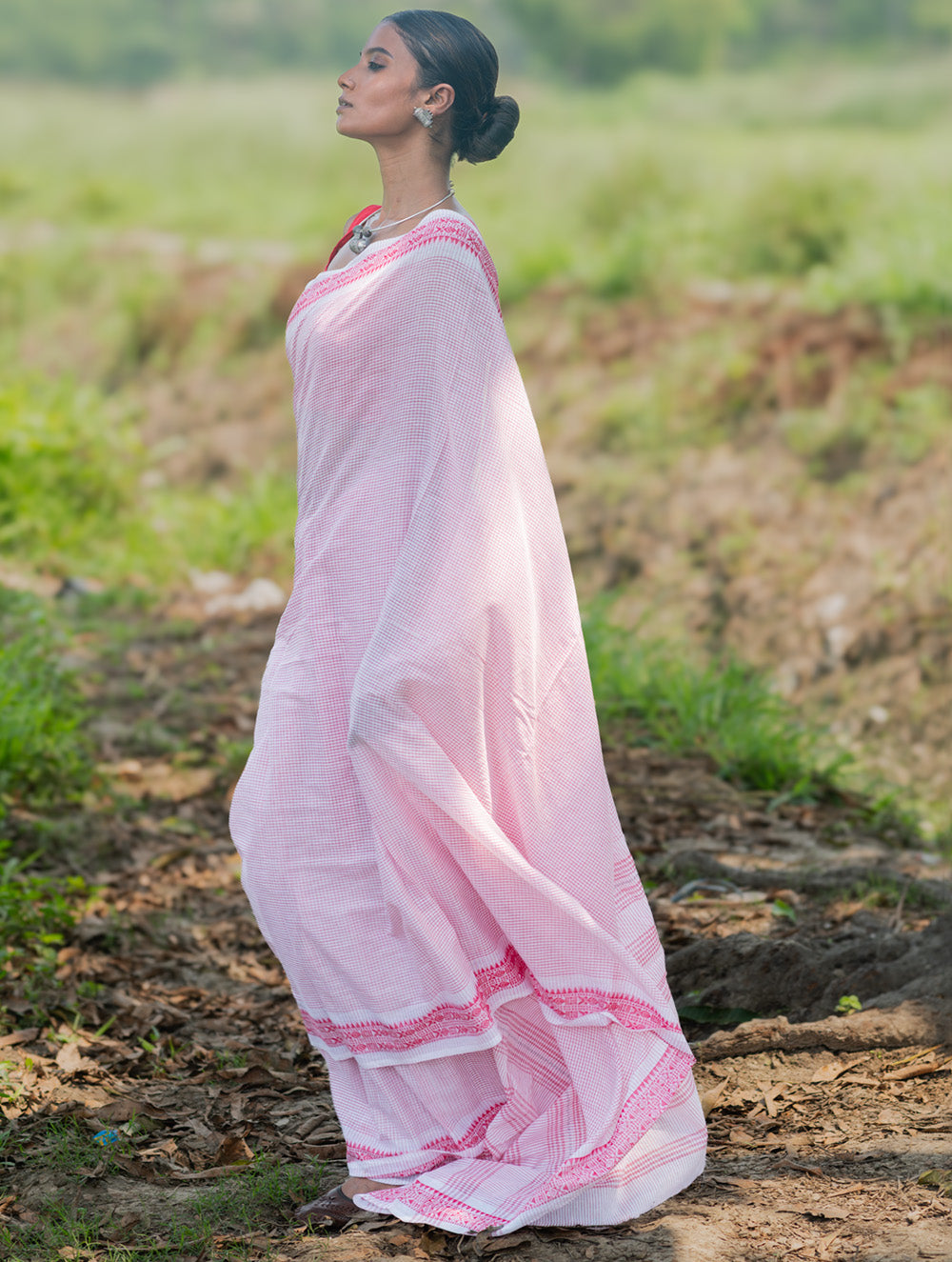 Bengal Weaves. Handwoven Soft Cotton Saree - Rose Grids